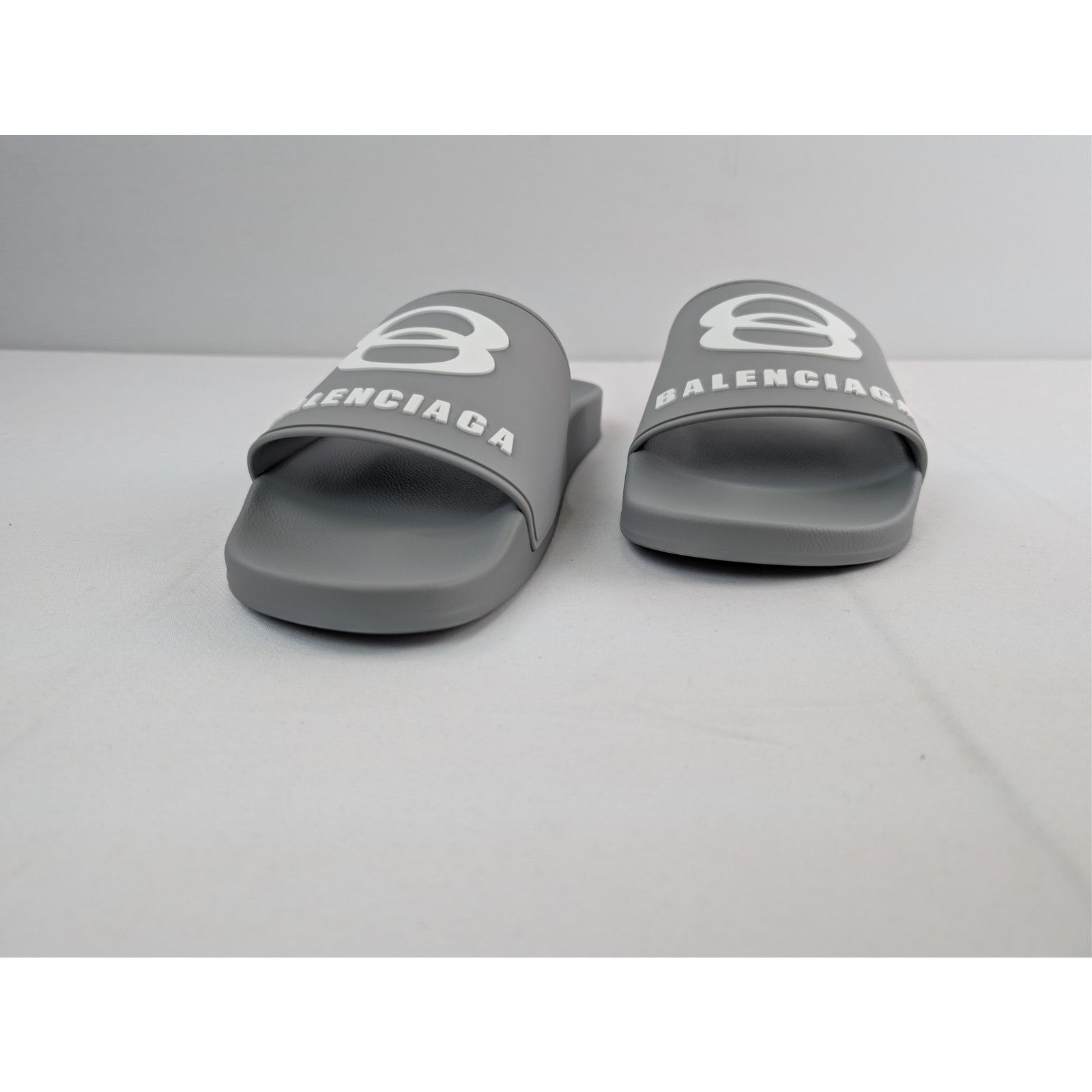 Balenciaga o1rshd1 Logo Pool Slides Slippers in Gray/White Size US 11 / EU 44 - 7 Thumbnail
