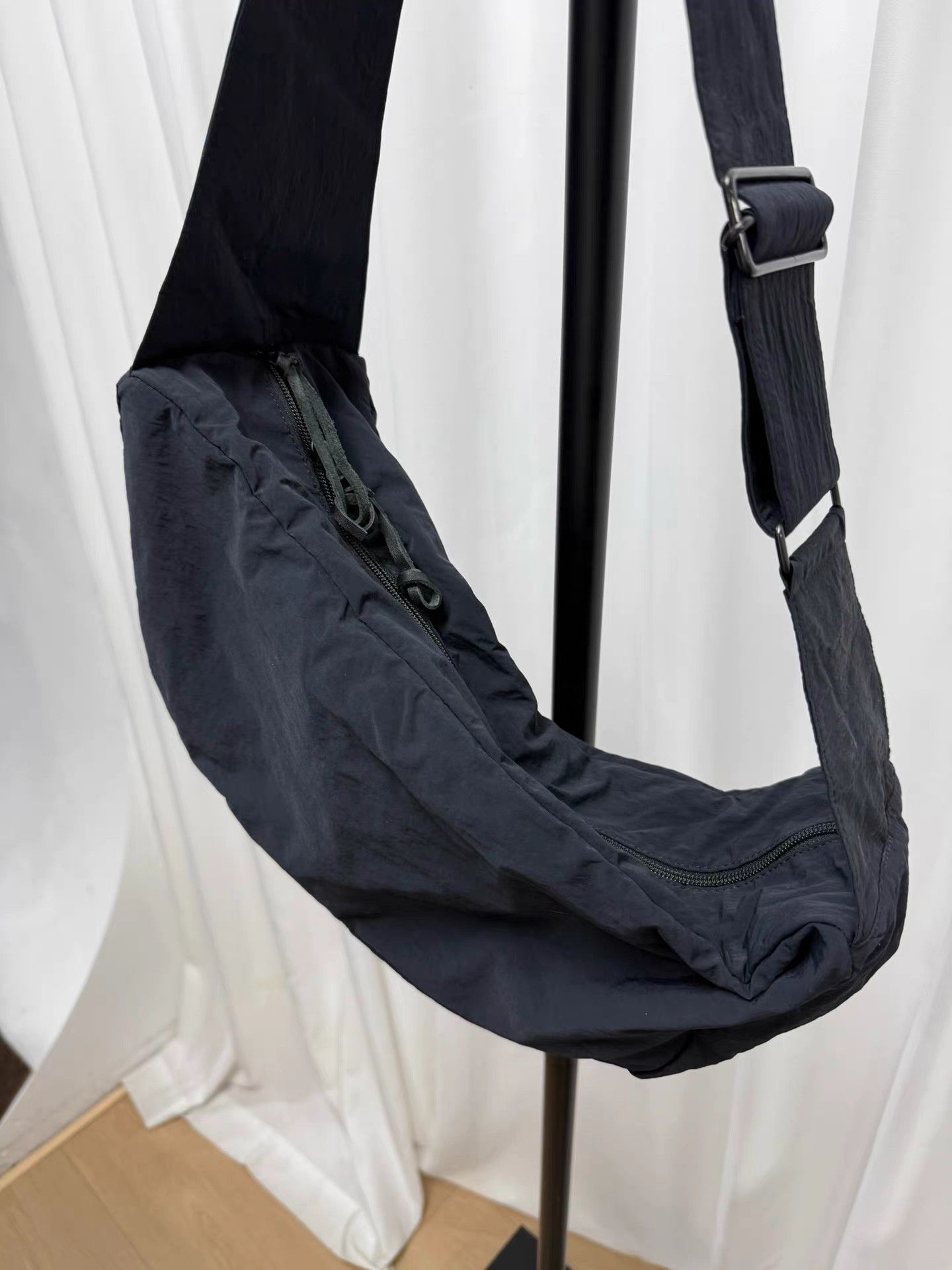 Yohji Yamamoto Yohji Yamamoto Y's Metallic Nylon Dumpling Crossbody Bag K20 Size ONE SIZE - 6 Thumbnail