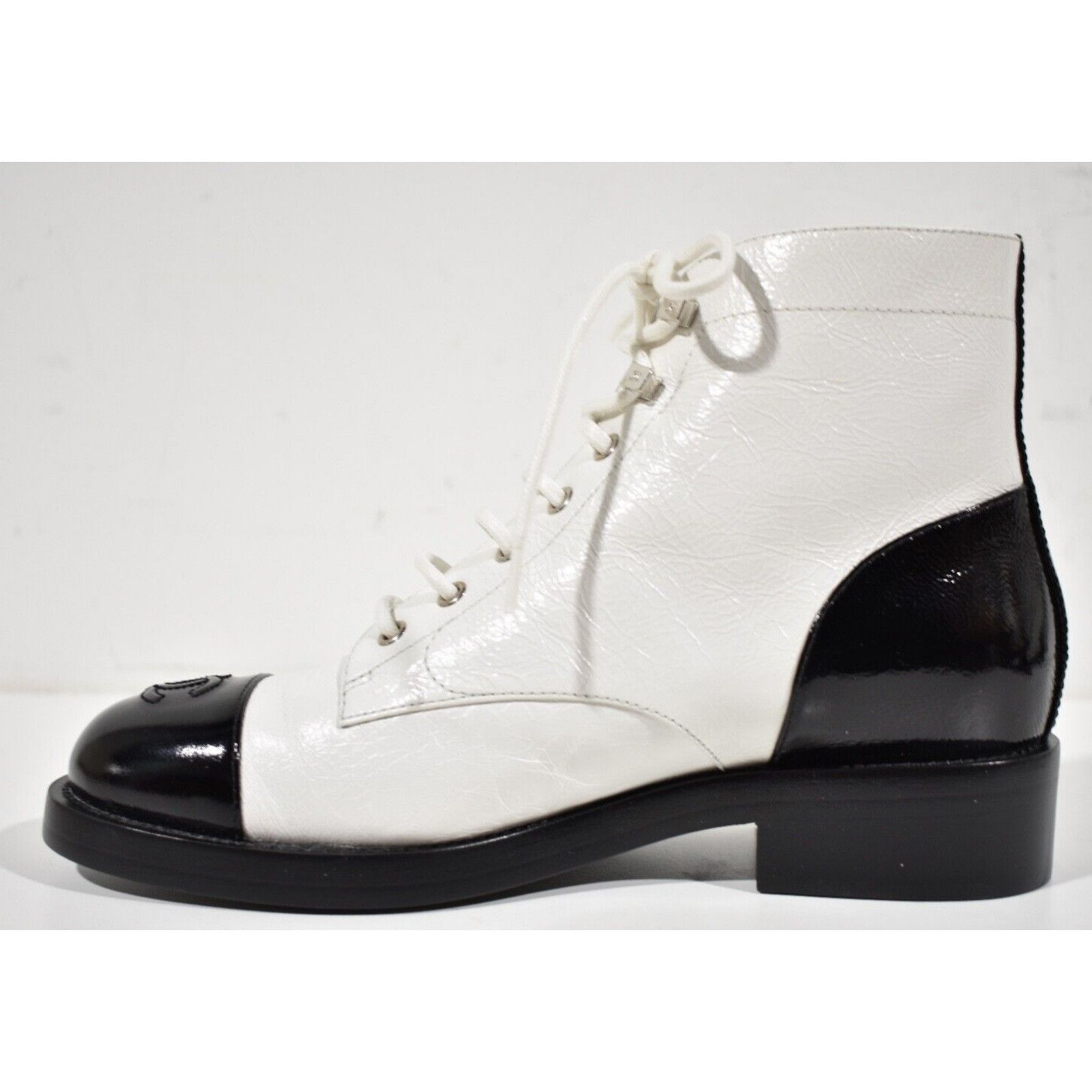 Chanel Chanel 21P White Black Crumpled Shiny CC Combat Lace Up Size US 10 / IT 40 - 9 Thumbnail