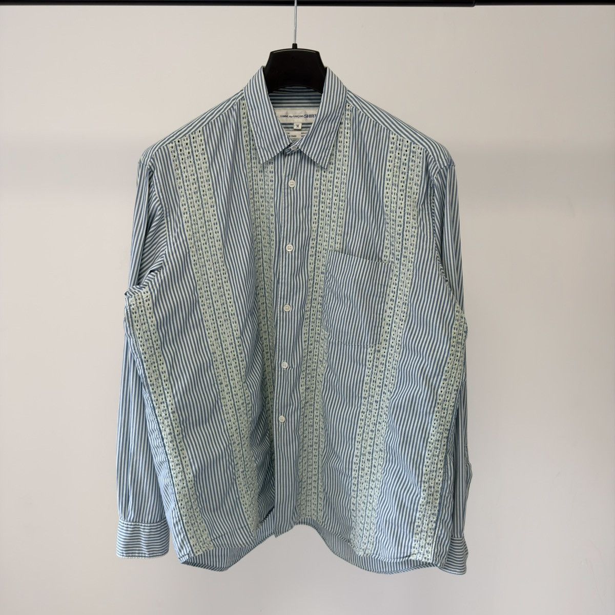 Comme des Garcons ‘Embroidered Stripe’ White/Blue Stripe Shirt Size US L / EU 52-54 / 3 - 18 Thumbnail