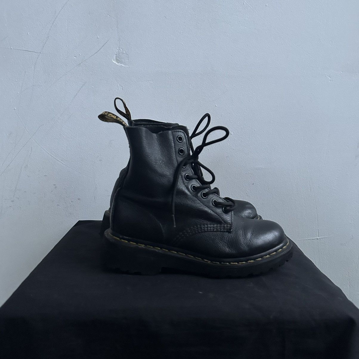 Dr. Martens Dr. Martens, 1460 Women's Smooth Leather Lace Up Boots Size US 7 / IT 37 - 1 Thumbnail