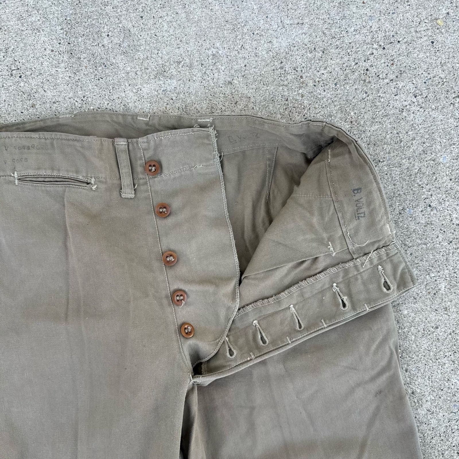 Vintage Original WWII US Army Khaki Trousers Size US 28 / EU 44 - 2 Thumbnail