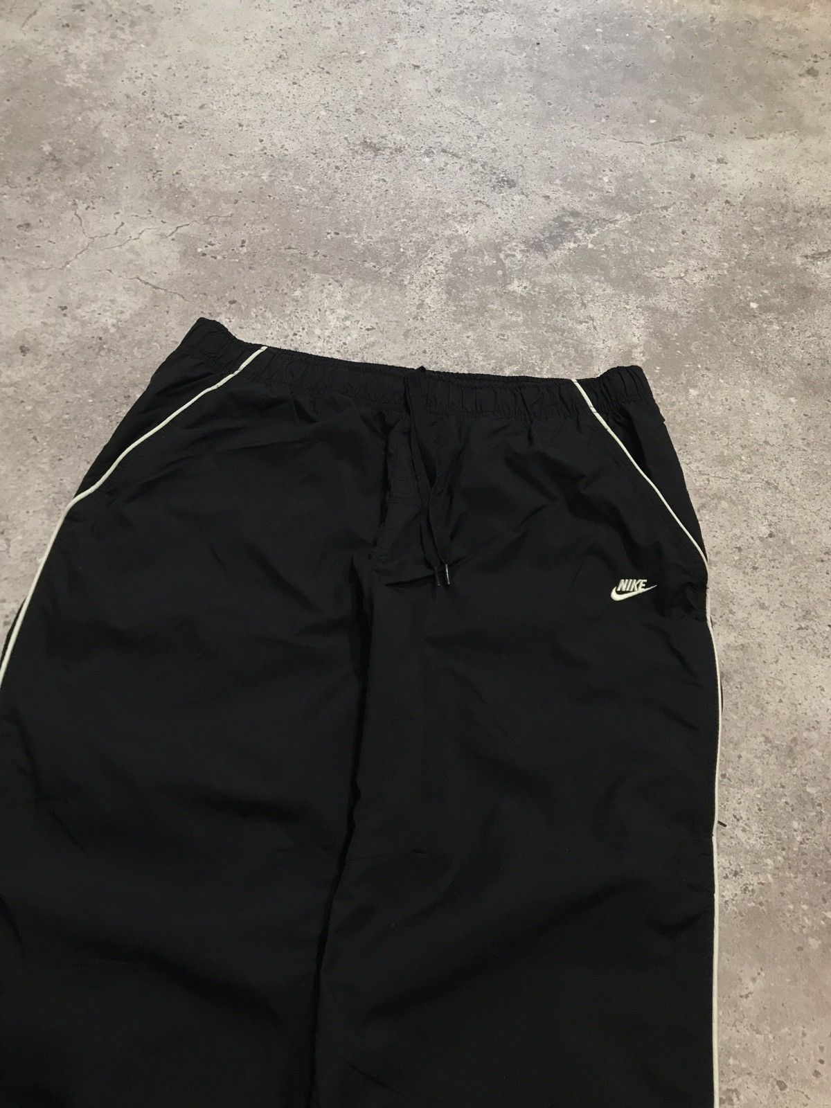 Nike × Vintage Vintage 90s Nike Track Shorts Embroiled Logo Black L Size US 34 / EU 50 - 2 Thumbnail