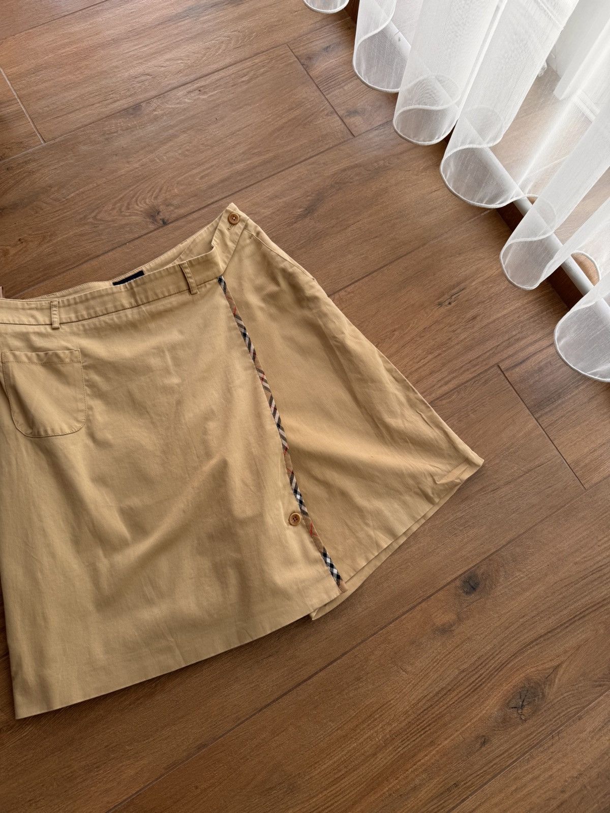 Burberry × Vintage Vintage Burberry Golf Nova Check Luxury Beige Skirt/Shorts Size 28" / US 6 / IT 42 - 2 Thumbnail