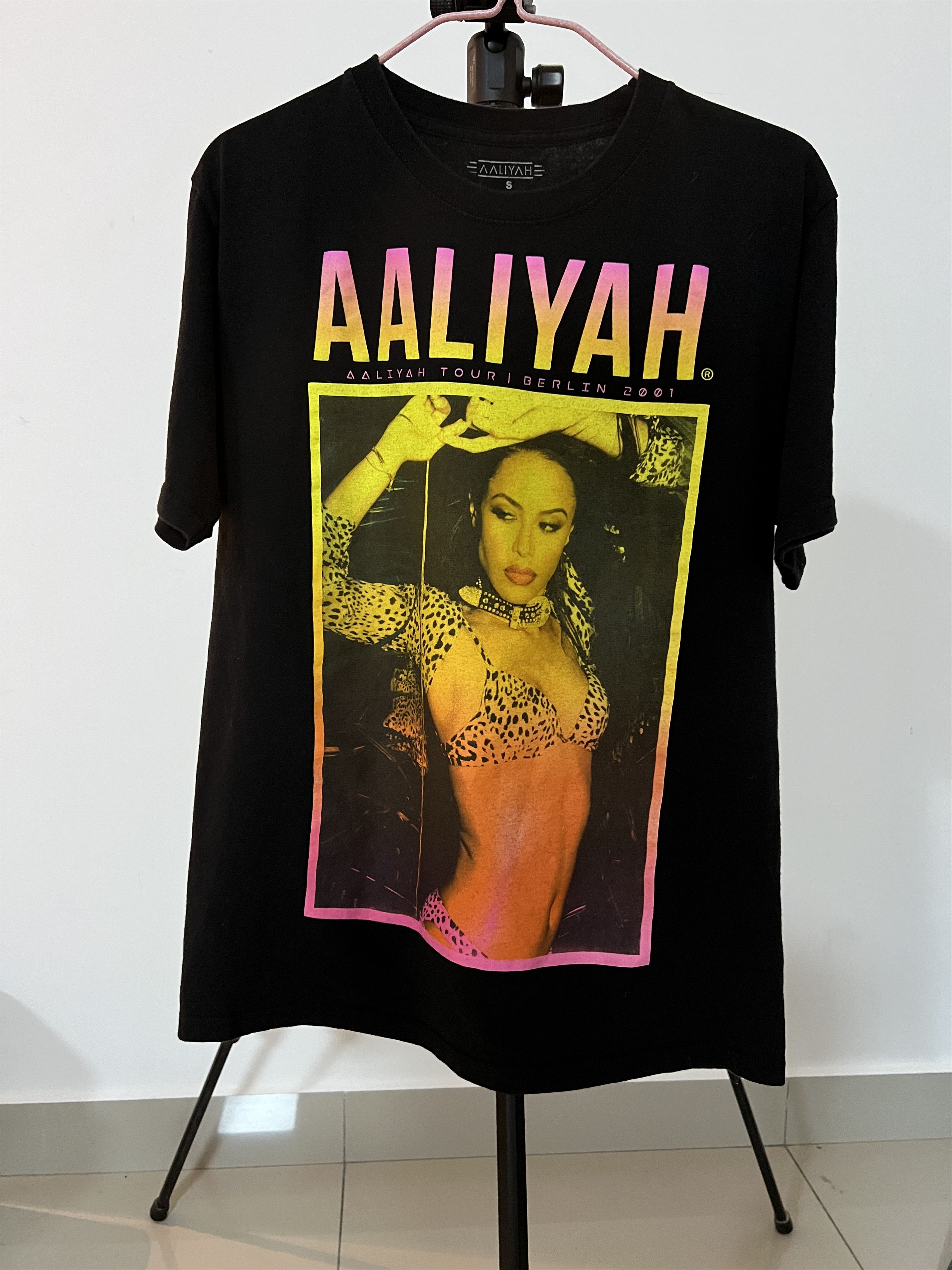Band Tees AALIYAH TOUR BERLIN 2001 Size US S / EU 44-46 / 1 - 1 Thumbnail