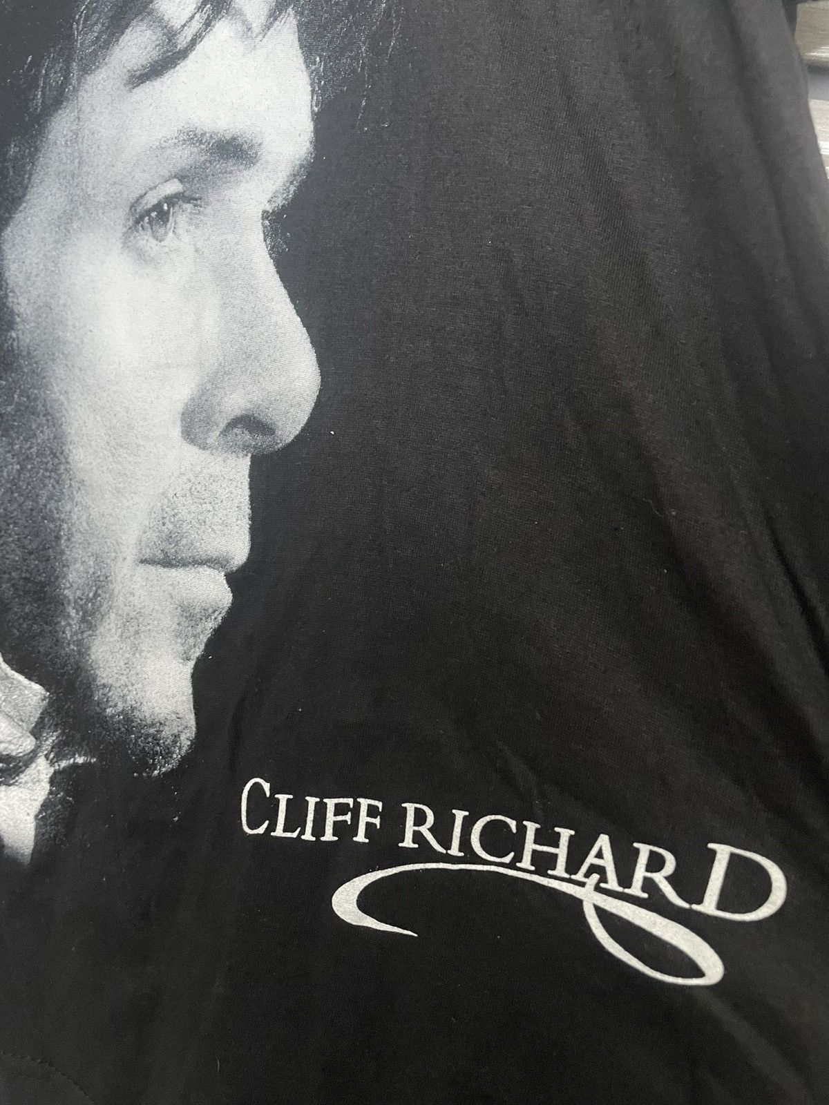 Band Tees Vintage 1996 Cliff Richard Heathcliff Tour Graphic T-Shirt Size US M / EU 48-50 / 2 - 3 Thumbnail