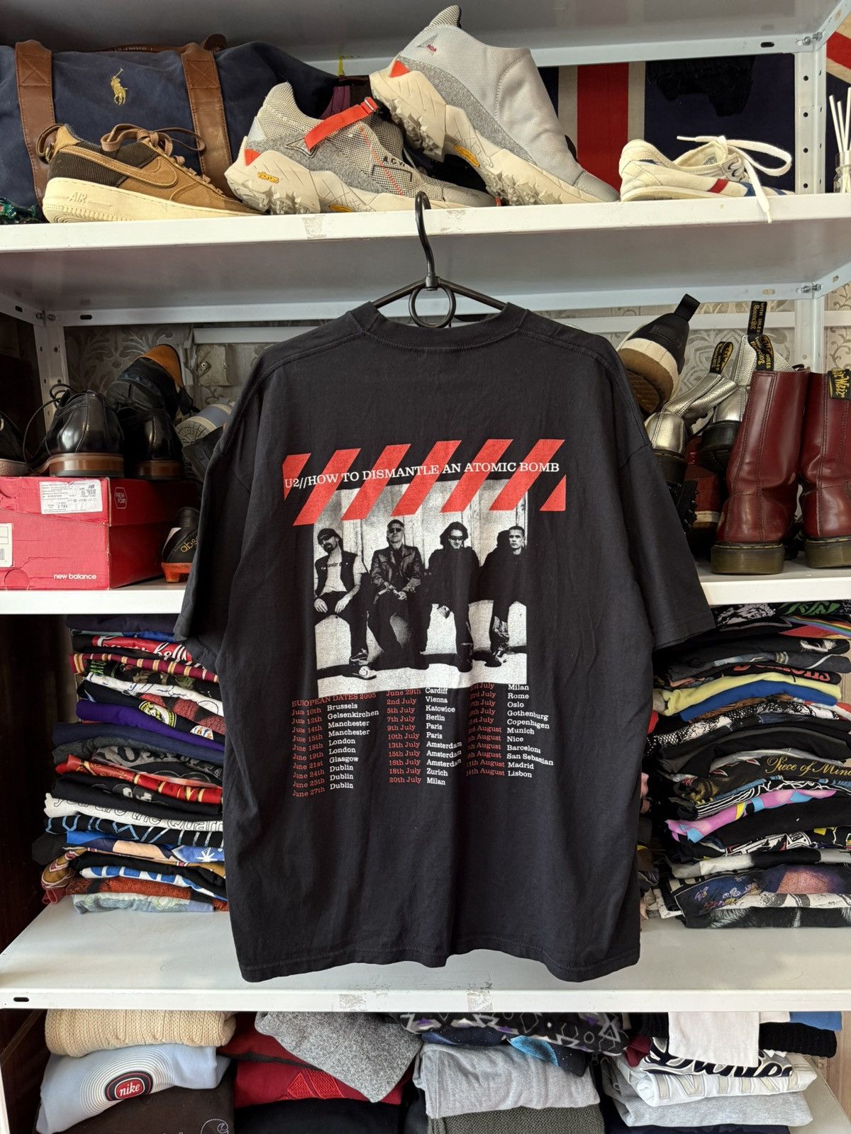 Band Tees Vintage 2005 U2 How To Dismantle An Atomic Bomb Faded Tee Size US XL / EU 56 / 4 - 1 Thumbnail