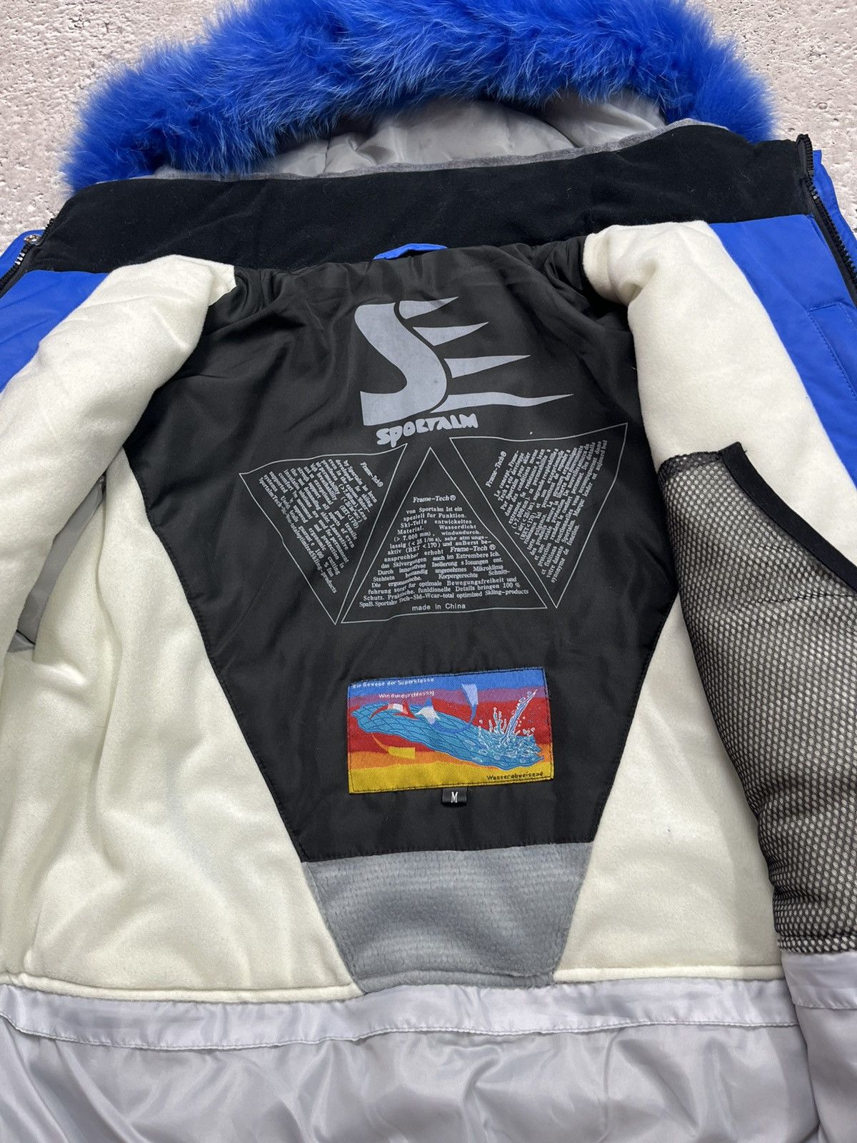 Sportalm Kitzbuhel Sportalm Blue White Ski Jacket M with Belt and Faux Fur Hood Size M / US 6-8 / IT 42-44 - 13 Thumbnail