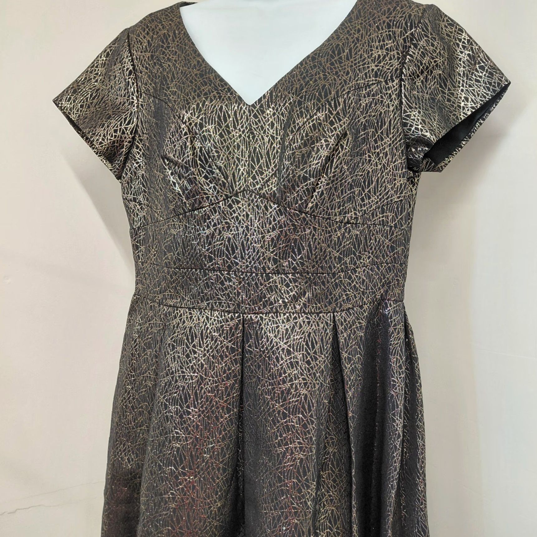 Vince Camuto Vince Camuto Dress Sz 10 Black Gold Cocktail Party Formal Knee Length Ful Skirt Size 32" / US 10 / IT 46 - 2 Thumbnail