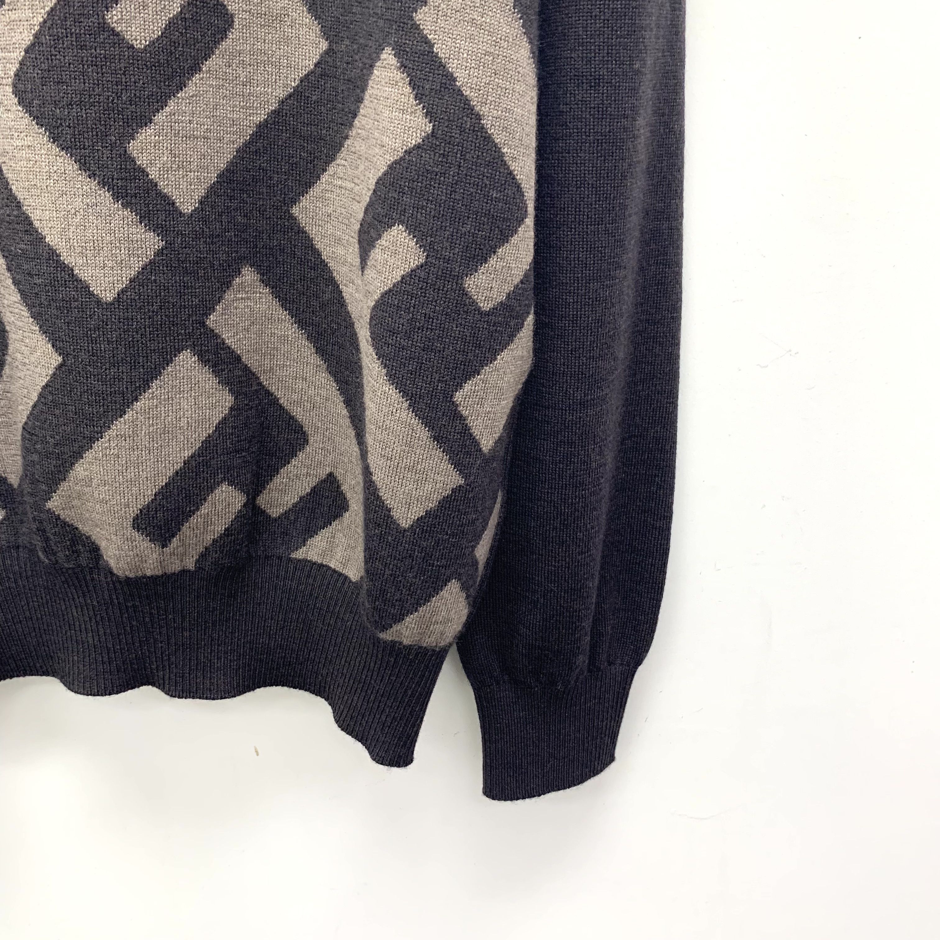 Fendi Fendi Colorblock Logo Wool Crewneck Sweater (Size M) Size M / US 6-8 / IT 42-44 - 4 Thumbnail