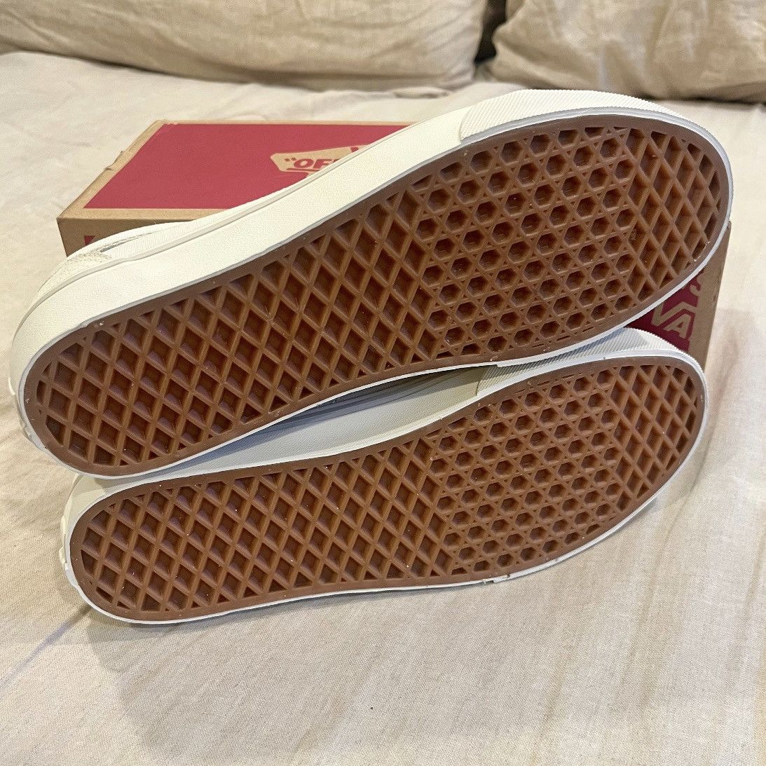 Vans Rare Vans Limited Edition “Pop Marshmallow” Old Skool Size US 8.5 / EU 41-42 - 9 Thumbnail