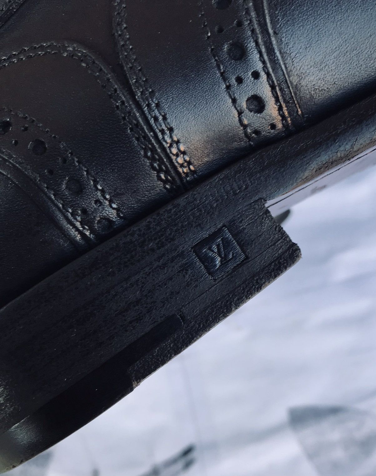 Louis Vuitton Louis Vuitton Black Brogue Leather Lace Up Oxfords LV Logo Size US 9 / EU 42 - 11 Thumbnail