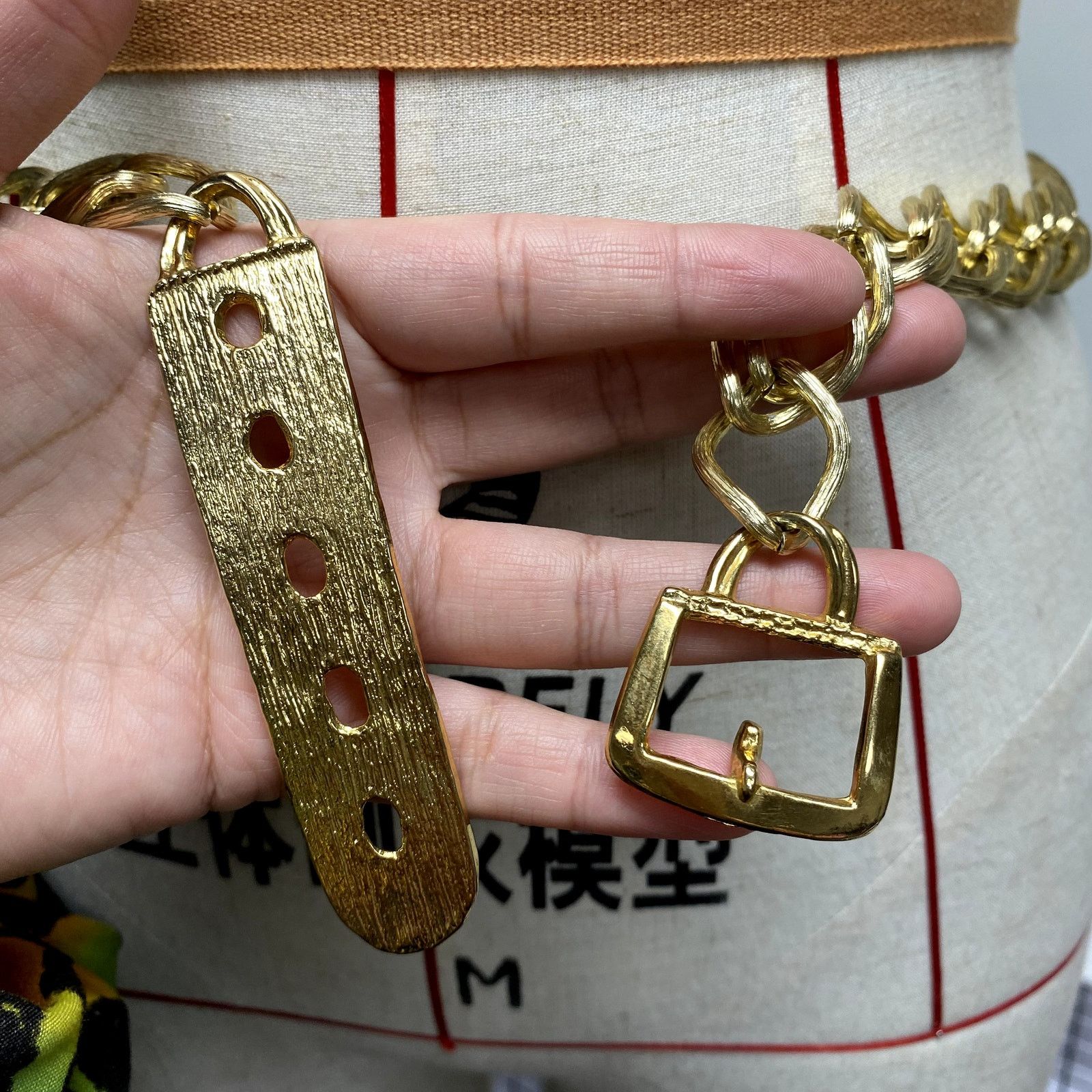 Vintage Vintage Womens Gold Tone Chain Detail Buckle Belt 90s Y2K Size ONE SIZE - 3 Thumbnail