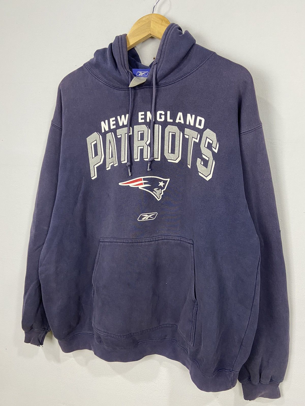 New England Outerwear × Reebok × Vintage Vintage New England Patriots Reebok Hoodies Size US L / EU 52-54 / 3 - 8 Thumbnail