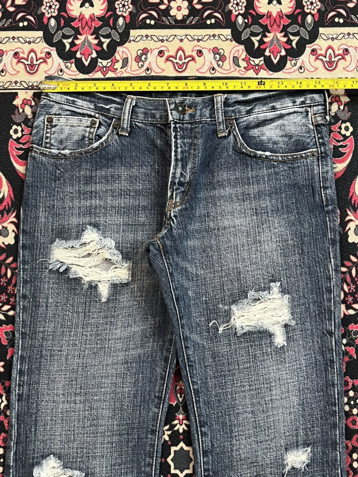 Japanese Brand Japanese Blue Washed Distress Dagger Embroidery Flare Jeans Size 30" / US 8 / IT 44 - 10 Thumbnail