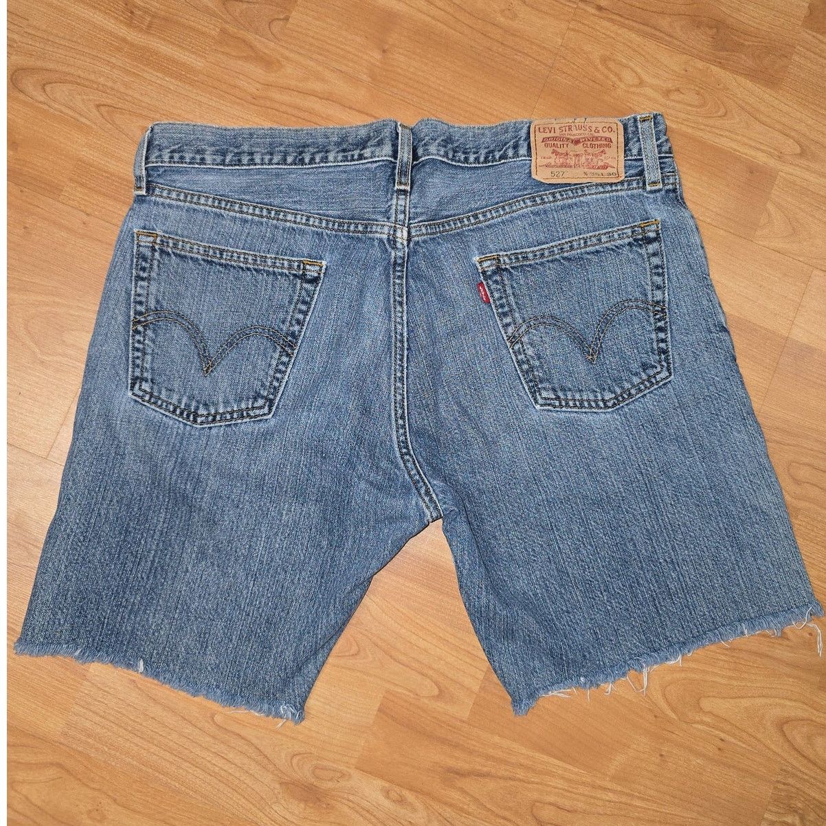 Levi's Levi's 36x30 Jean Shorts Light Wash Denim Cut Off Jorts Size US 36 / EU 52 - 2 Thumbnail