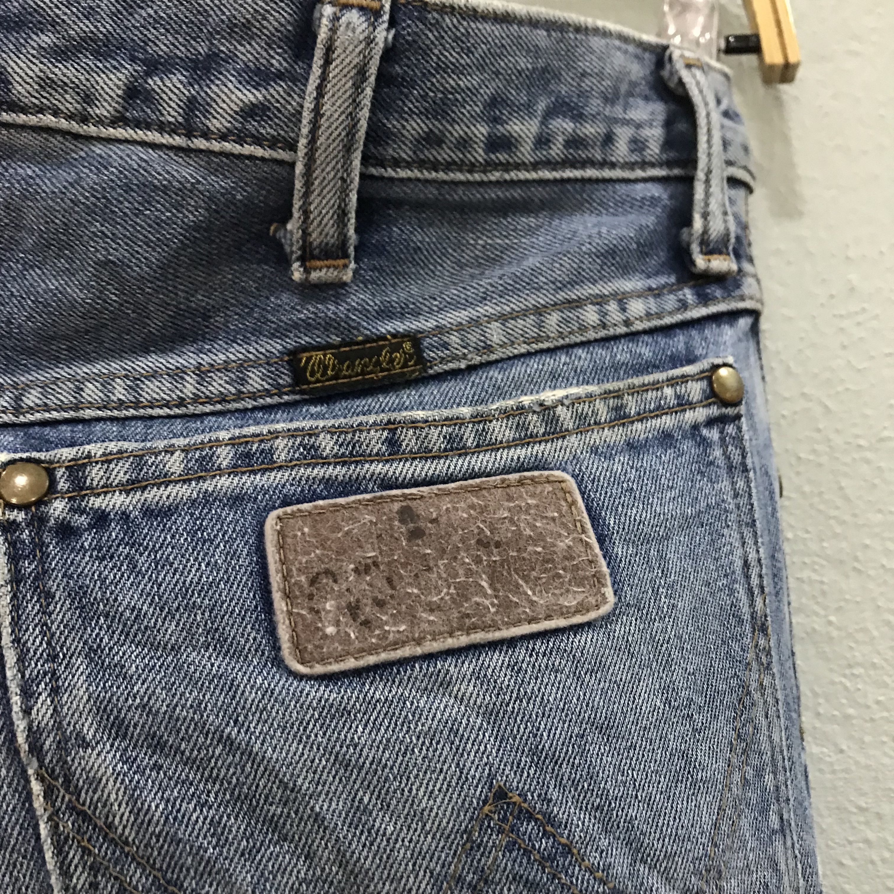 Wrangler Vintage 90s Wrangler Light Wash Straight/ Slight Flare Jeans Size US 31 - 10 Thumbnail
