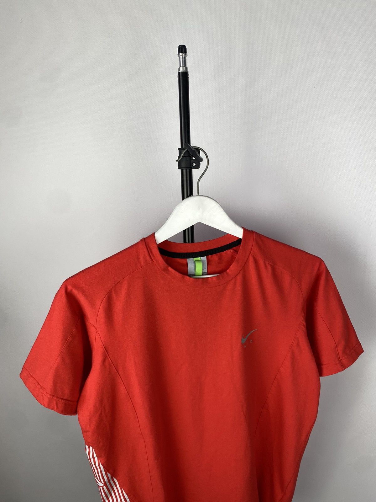 Nike × Vintage Vintage 90s 00s Nike Air Max red T-shirt Size US L / EU 52-54 / 3 - 4 Thumbnail