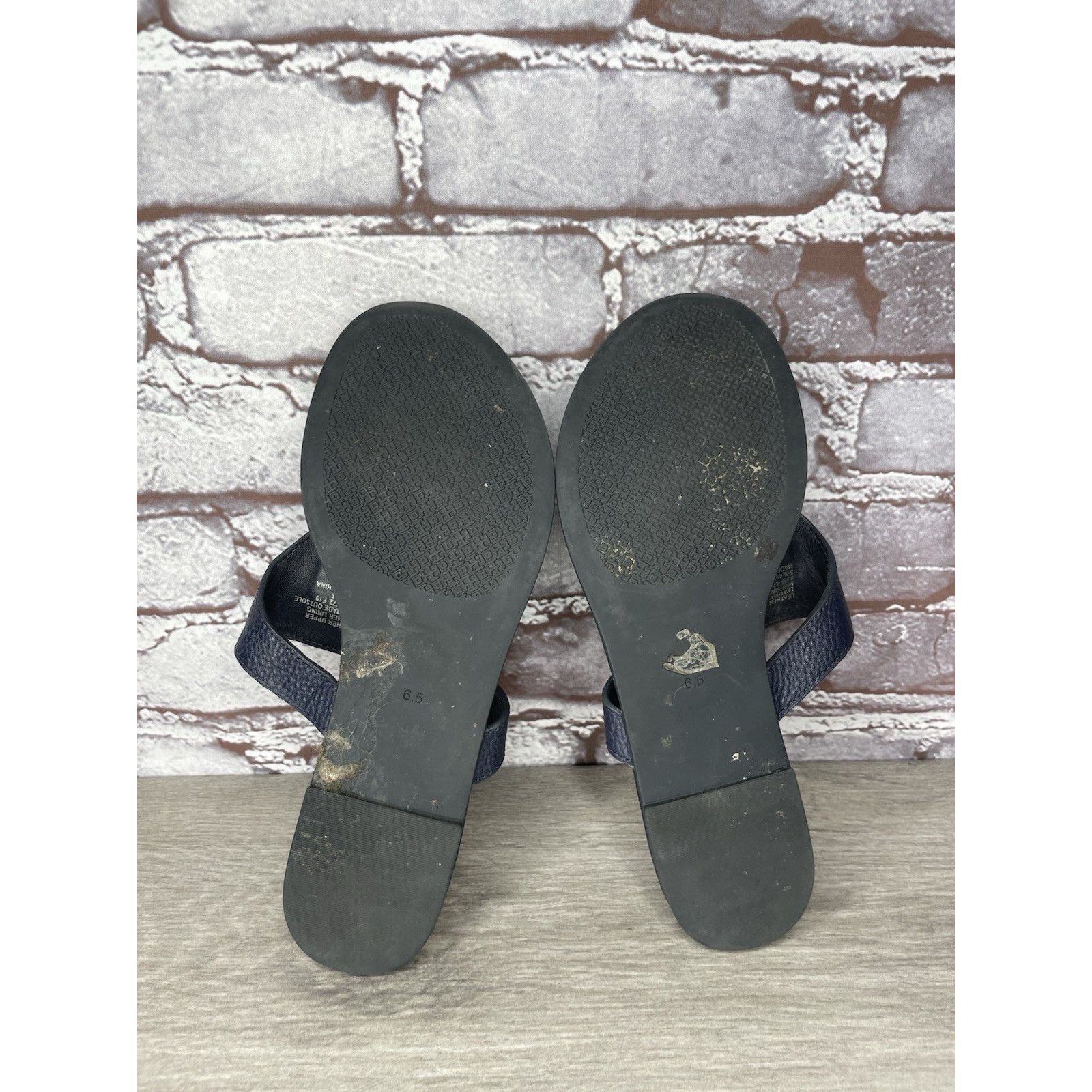 Tory Burch Tory Burch Jole Navy Blue Thong Tumbled Leather Sandals Wome Size US 6.5 / IT 36.5 - 24 Thumbnail