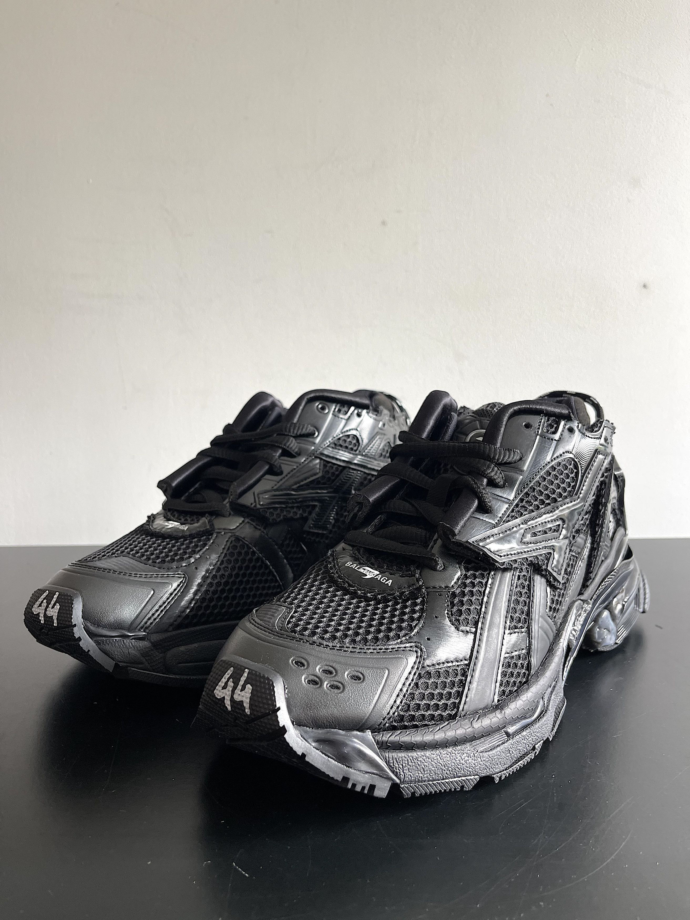 スニーカー BALENCIAGA Men Sneakers Black 793945WFLGY 1000 Balenciaga Circuit Sneaker Black Men's - 793945 WFLGY 1000 - US