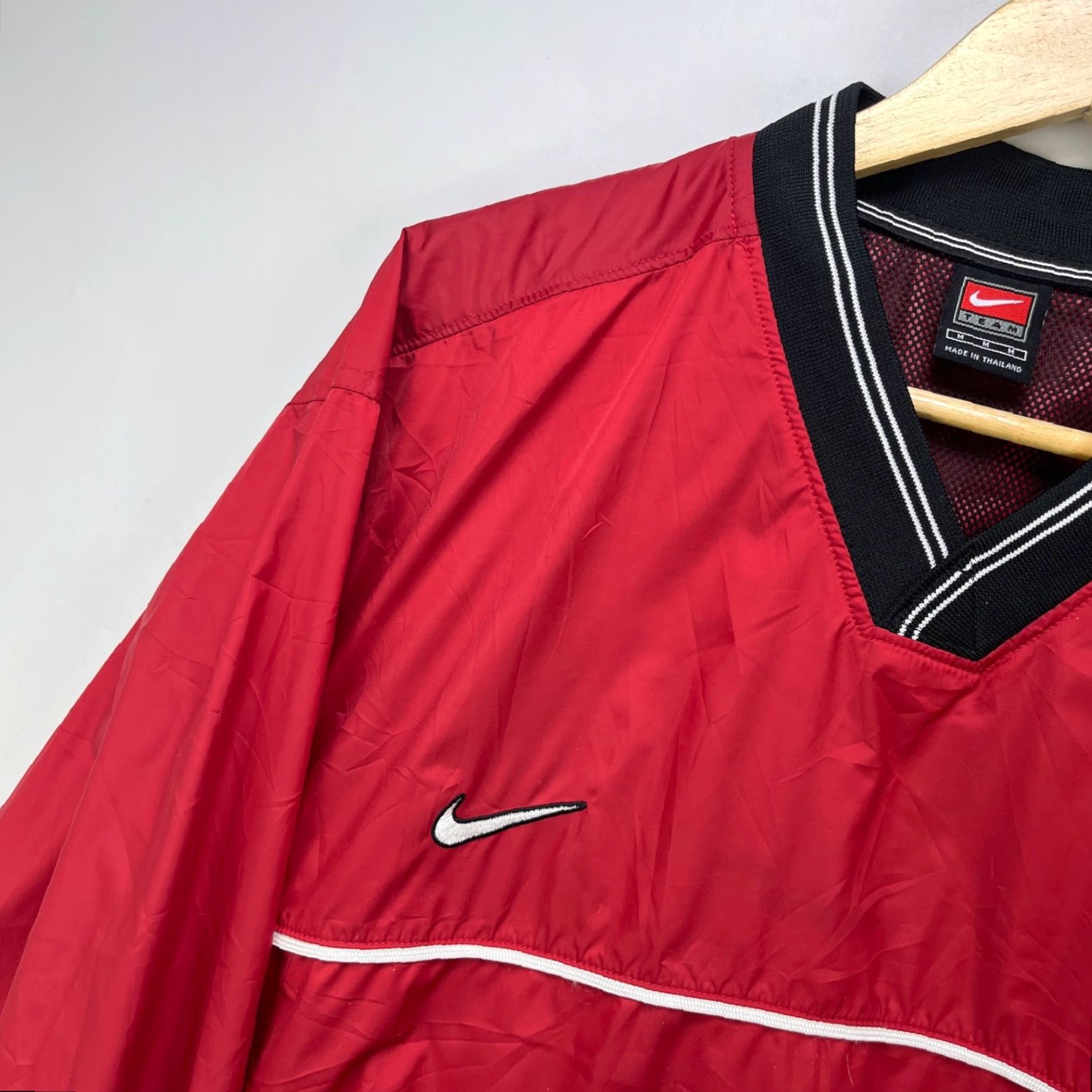 Nike VINTAGE Nike Swoosh Pullover Windbreaker Jacket M Red 90s Mens Windbreaker Size US M / EU 48-50 / 2 - 3 Thumbnail