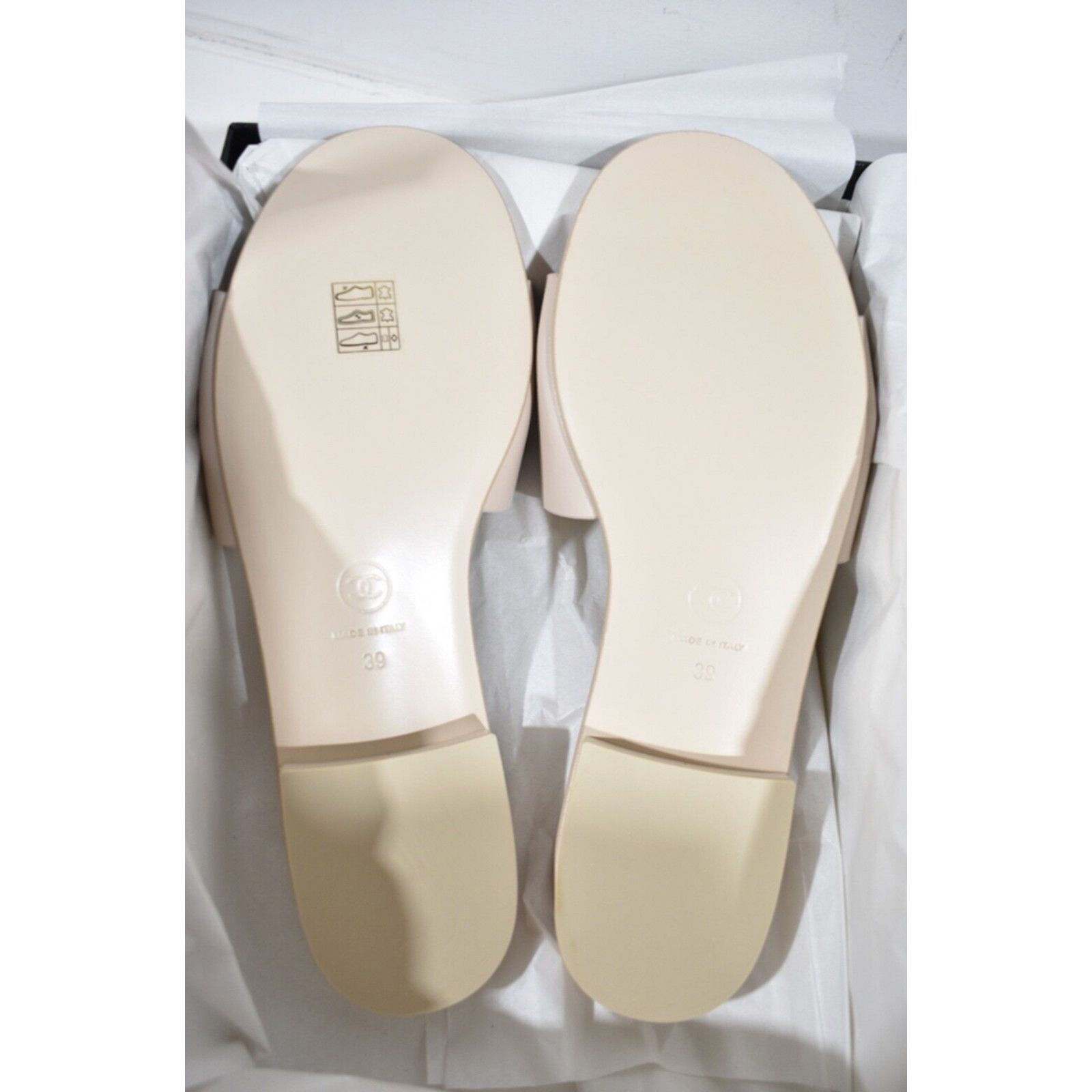Chanel Chanel 23P Ivory White Leather CC Logo Letter Mules Slide Size US 9 / IT 39 - 12 Thumbnail