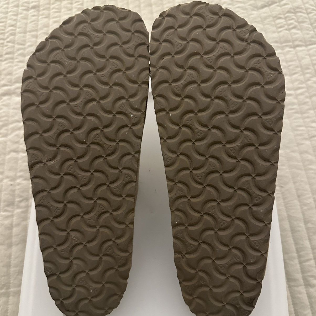 Birkenstock Birkenstock Arizona suede Taupe Tan Men’s Sandals Size US 11 / EU 44 - 6 Thumbnail