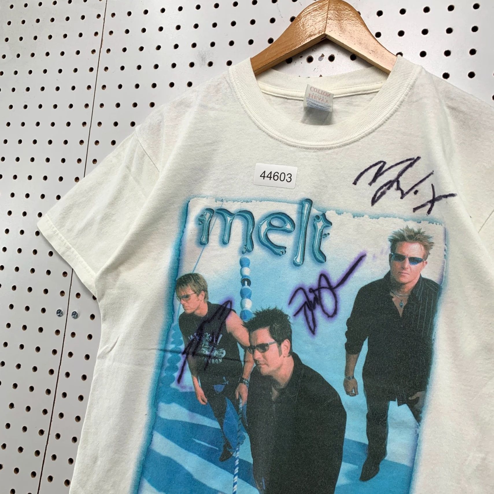 Gildan VINTAGE Rascal Flatts Melt Shirt Mens M Autograph 90s White Country Pop Shirt Mens M White Rascal Flatts 90s Band Music Vintage Size US M / EU 48-50 / 2 - 3 Thumbnail