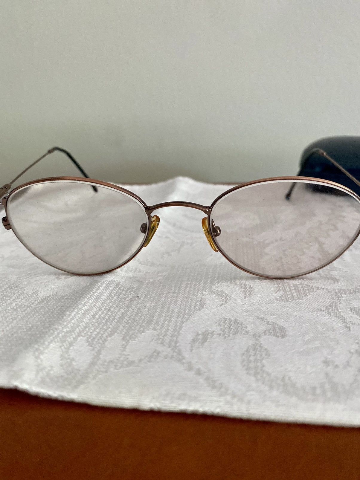 Other VINTAGE ROSE GOLD READING EYE GLASSES WITH CASE Size ONE SIZE - 9 Thumbnail