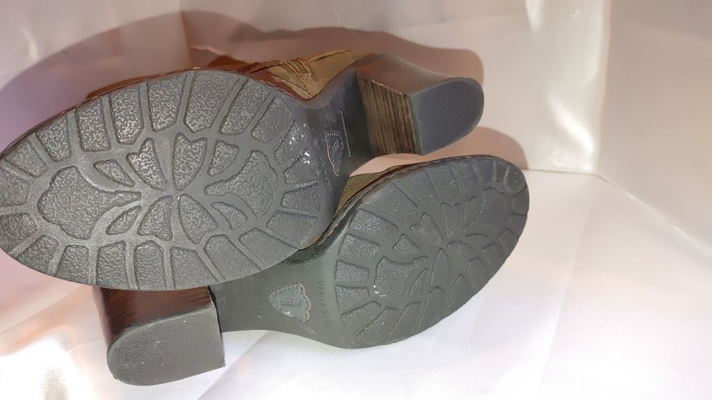 Born Born Leather Boots Size 10 Size US 8 / IT 38 - 10 Thumbnail