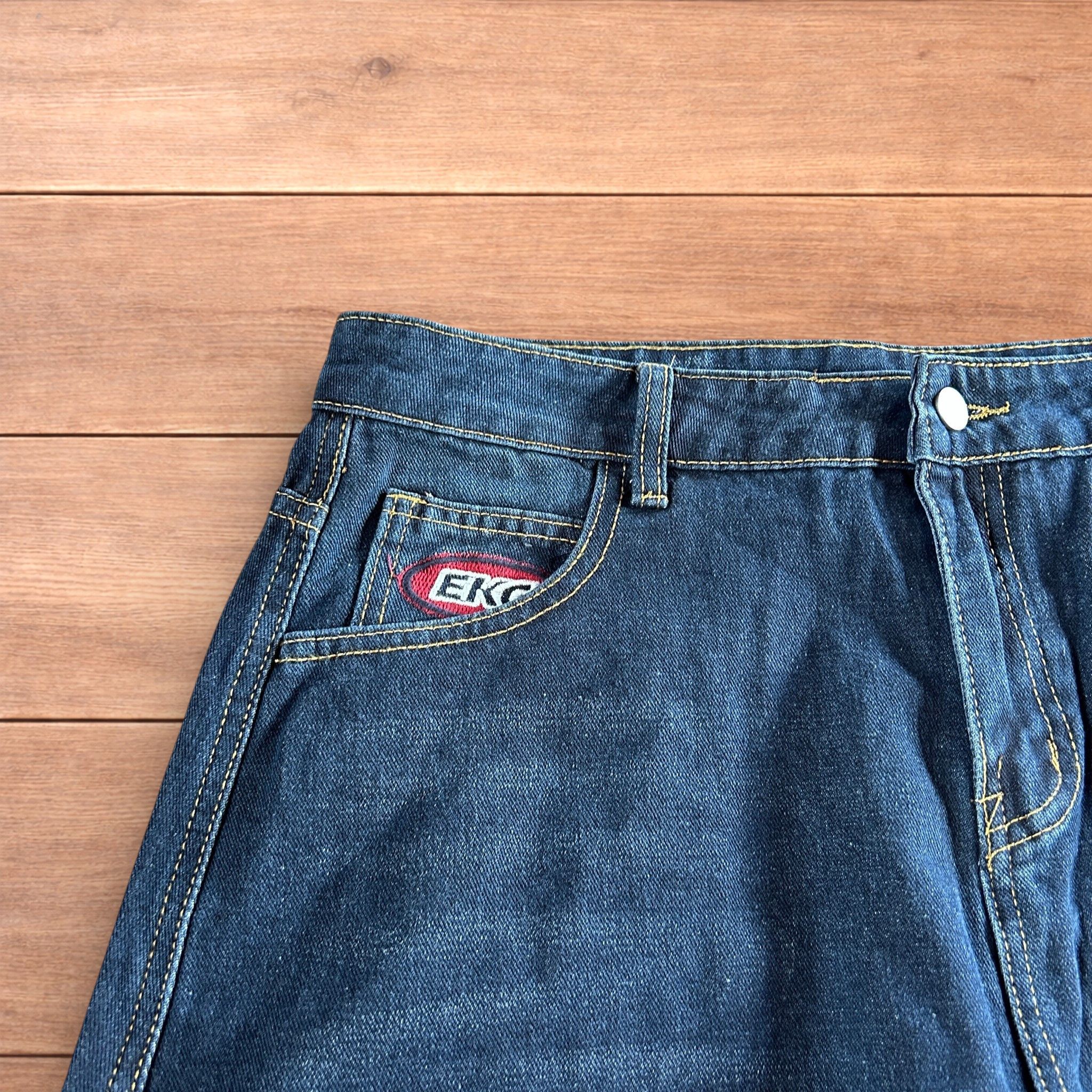 Japanese Brand Vintage style baggy wide leg skater cargo jeans in mid blue. Size US 36 / EU 52 - 4 Thumbnail