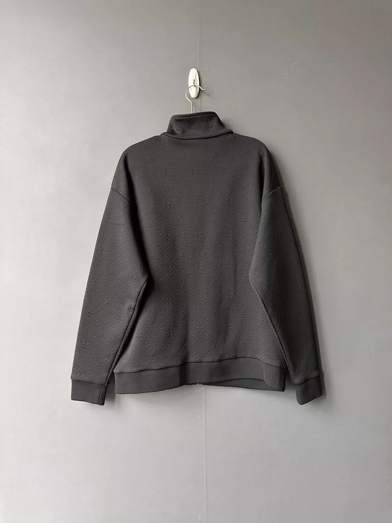 Louis Vuitton LOUIS VUITTON Black embossed full-print jacket 2504-Nextarr Size US M / EU 48-50 / 2 - 2 Thumbnail