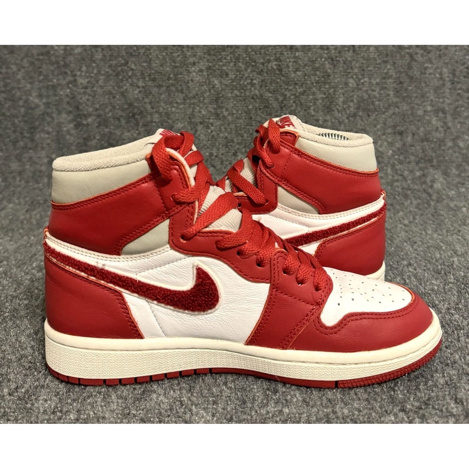 Jordan Brand Jordan 1 High Varsity Red 2022 DJ4891-061 Women’s Size 5.5 Sneaker Size US 6 / IT 36 - 6 Thumbnail