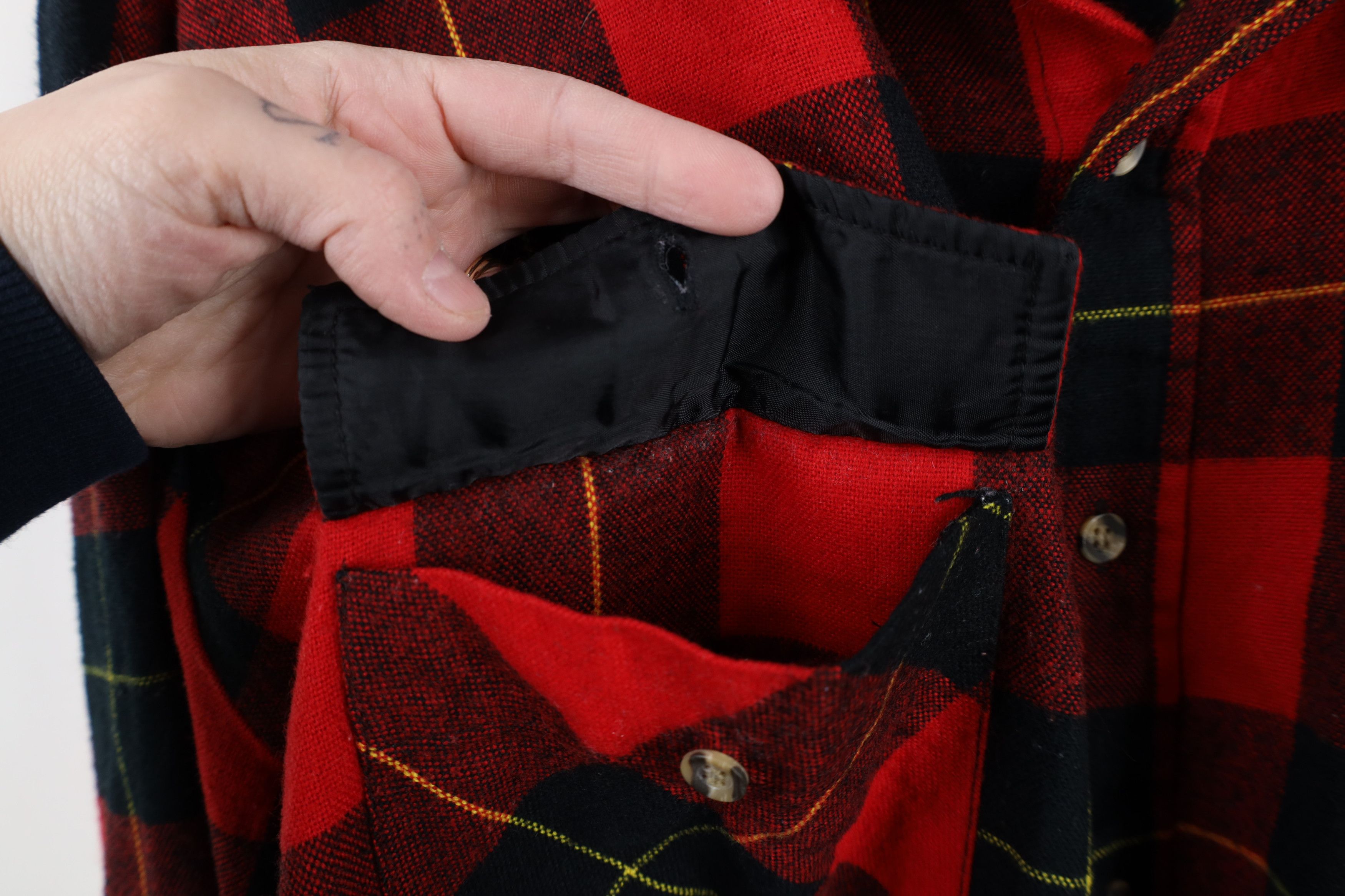 Vintage Vintage 90s Streetwear Knit Collared Button Shirt Plaid Size US XL / EU 56 / 4 - 5 Thumbnail