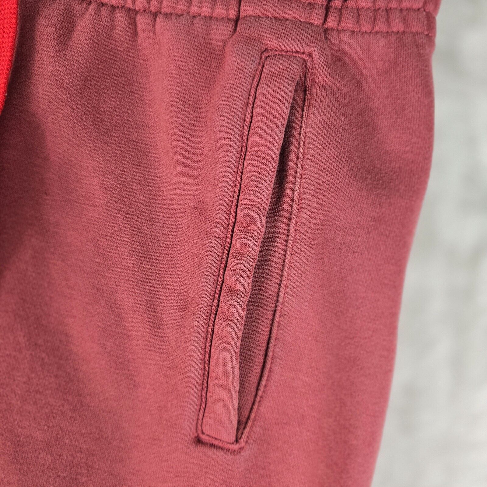Nike Nike Sportswear Club Fleece Shorts Men Small Red Swoosh Size US 30 / EU 46 - 3 Thumbnail