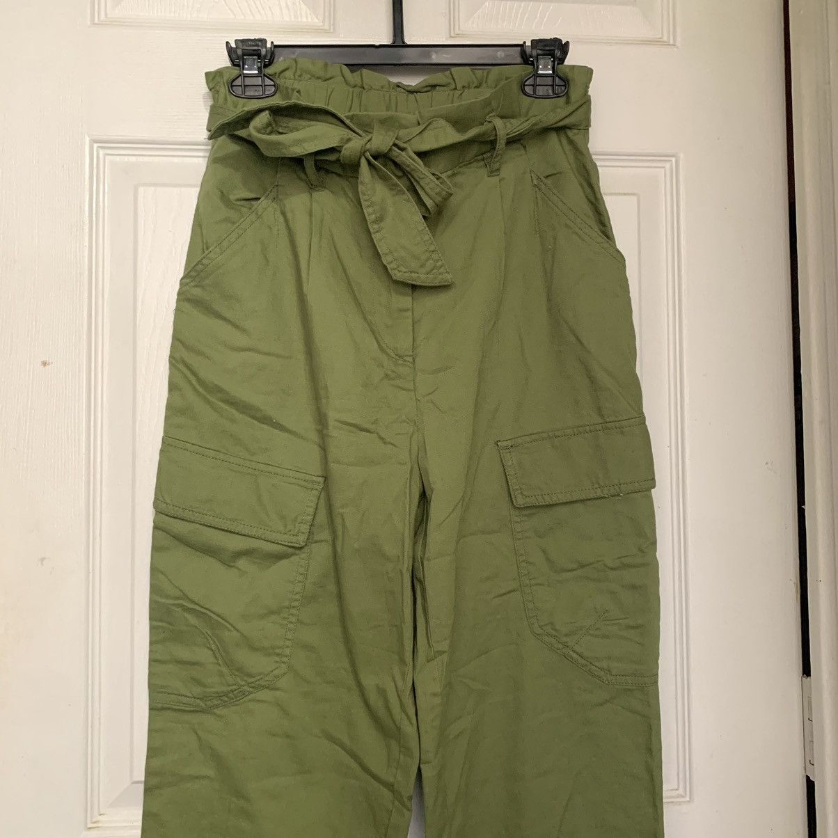 H&M High waisted cargo pants paper bag style size 6 Size 28" / US 6 / IT 42 - 2 Thumbnail