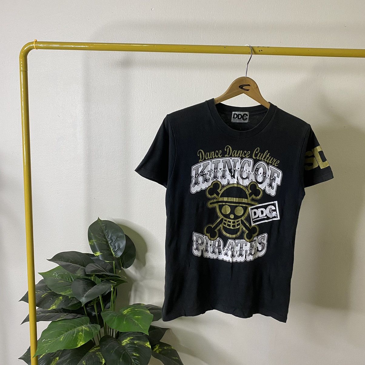 Japanese Brand Dance Dance Culture x One Piece King Of Pirates Anime Tee Size US S / EU 44-46 / 1 - 1 Thumbnail