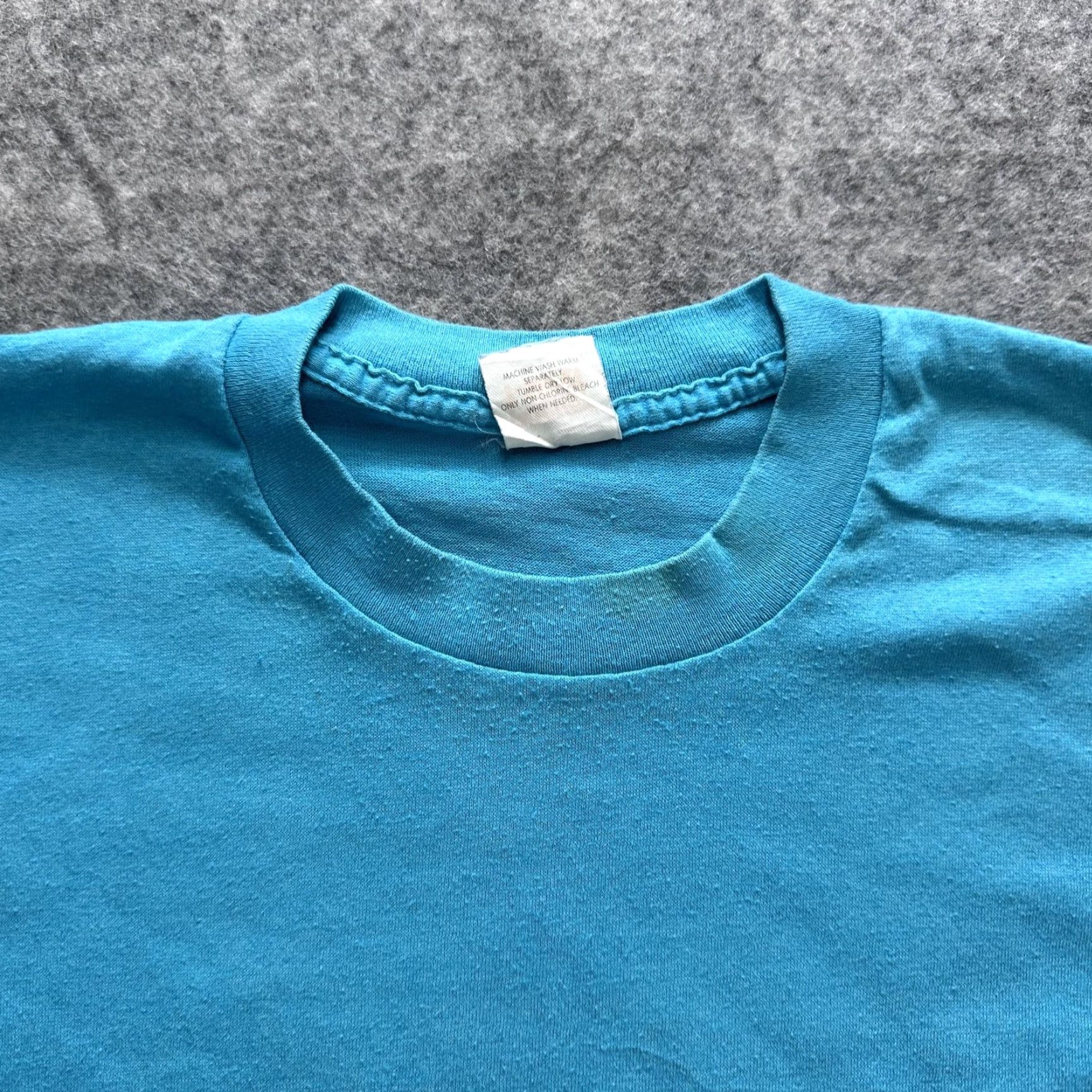 Vintage VINTAGE Pocket T-Shirt Mens Large Blue Crew Neck Short Sleeve 50/50 Made USA 80s Shirt Size US L / EU 52-54 / 3 - 3 Thumbnail