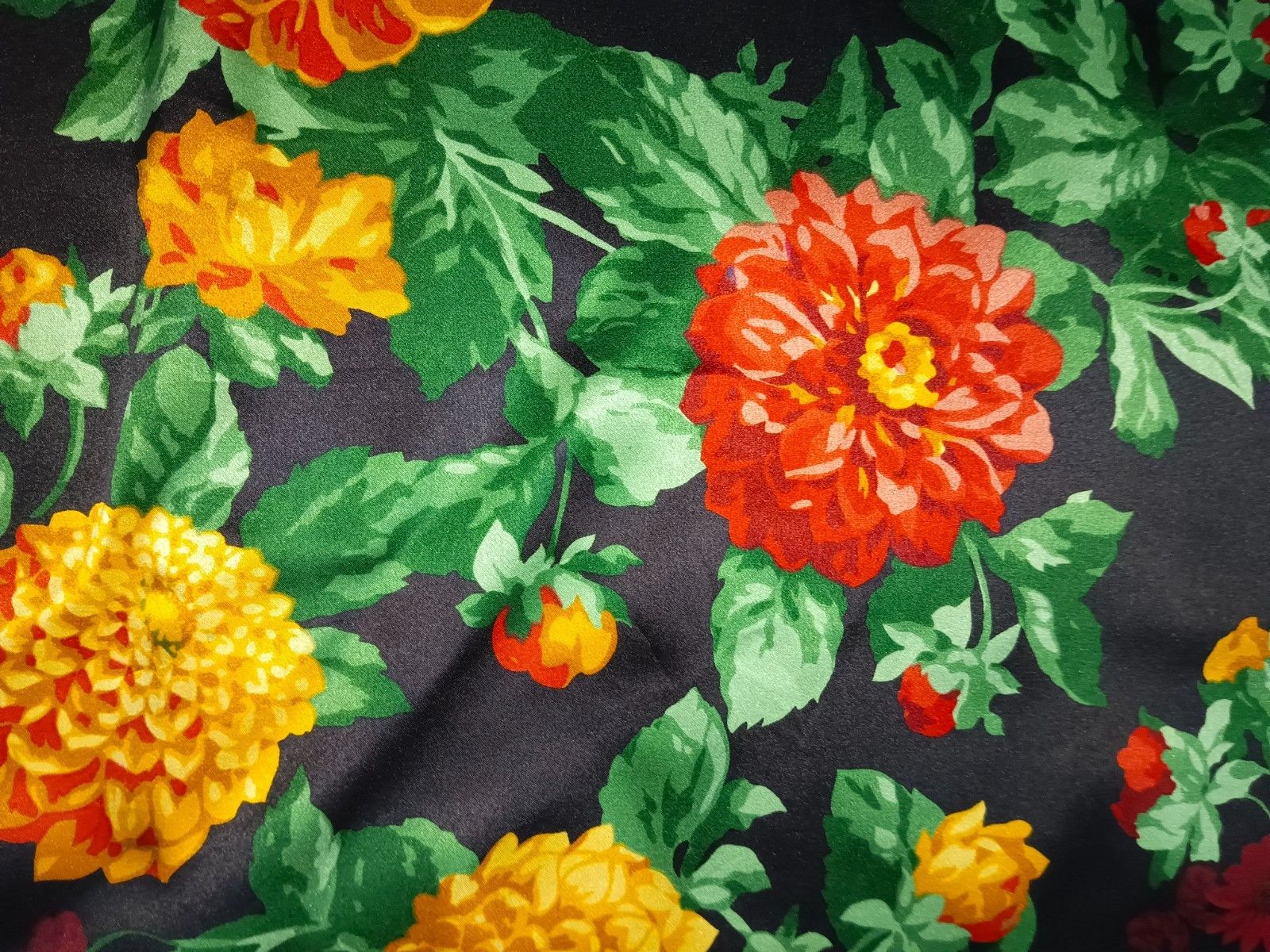 Gianfranco Ferre GIANFRANCO FERRE ITALY Red Roses Floral Silk Scarf Size ONE SIZE - 9 Thumbnail
