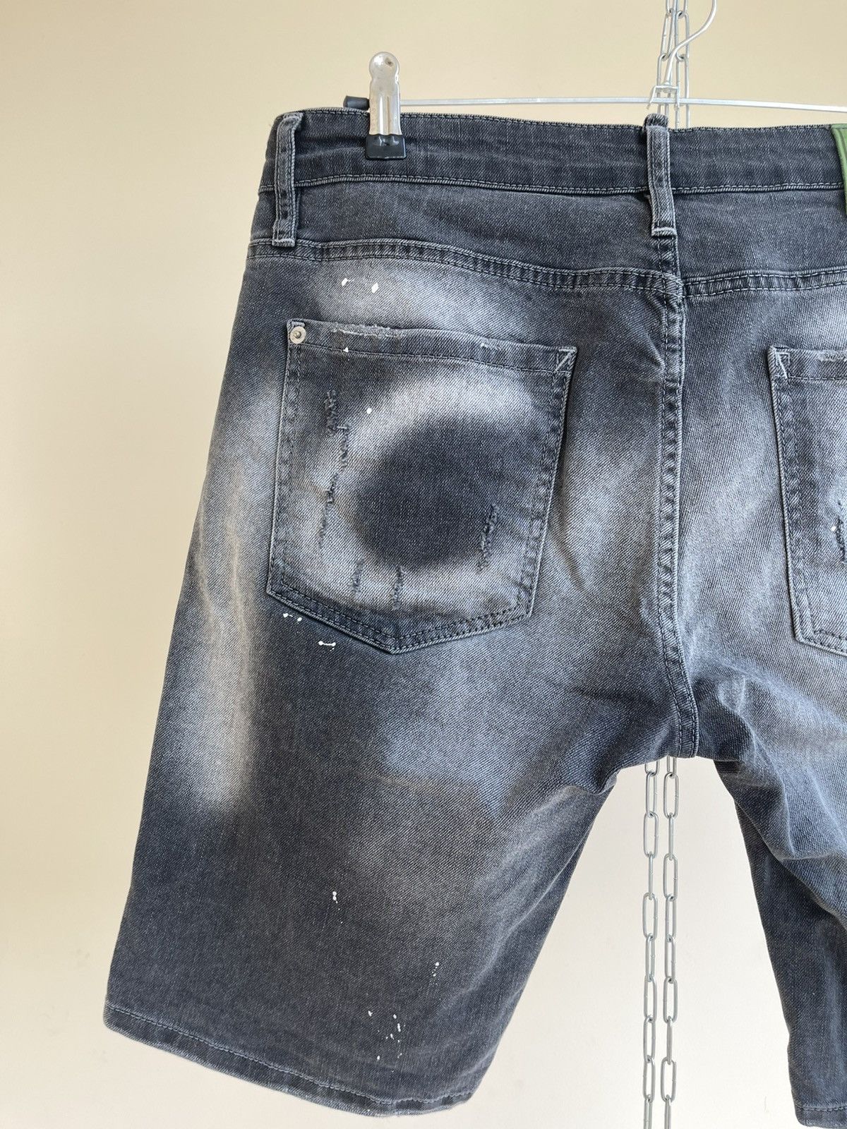 Dsquared2 Dsquared2 Distressed Washed Denim Paint-Splattered Shorts 50 Size US 34 / EU 50 - 14 Thumbnail