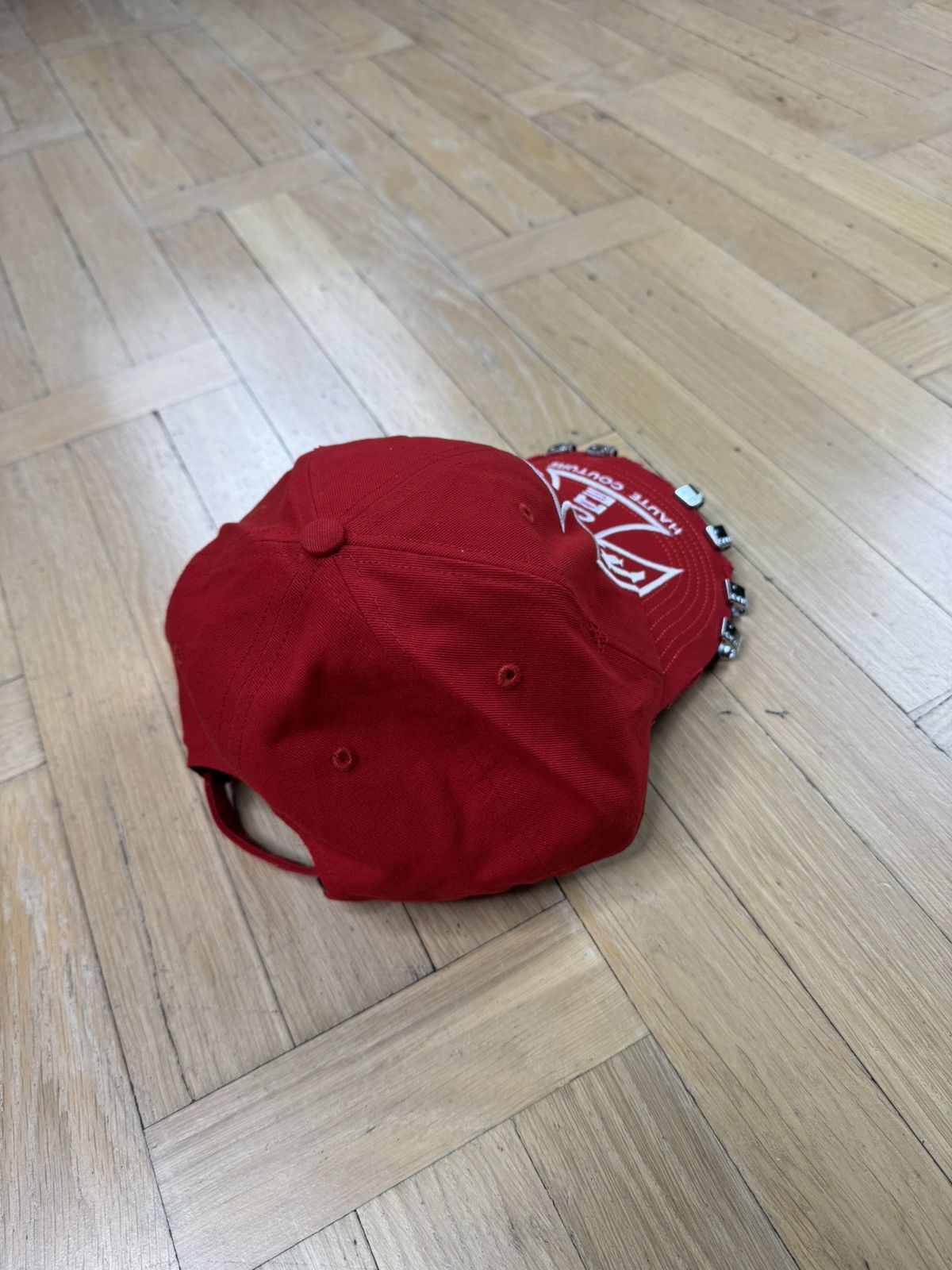 ALICE HOLLYWOOD RED MOTO COUTURE CAP