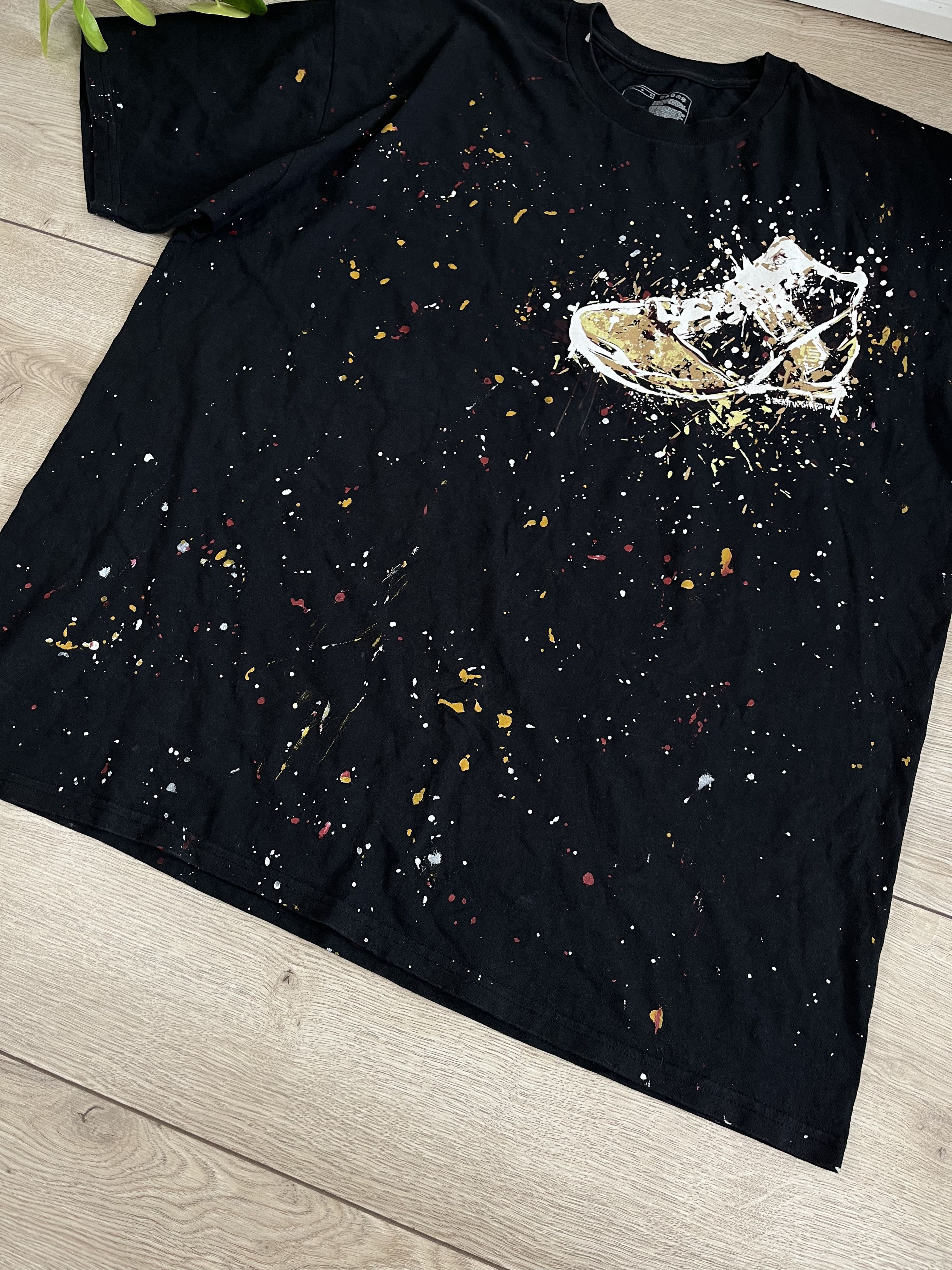 Designer × Nike × Vintage Nike Tshirt Vintage Rare Lebron James Beast In The Paint Size US XL / EU 56 / 4 - 2 Thumbnail