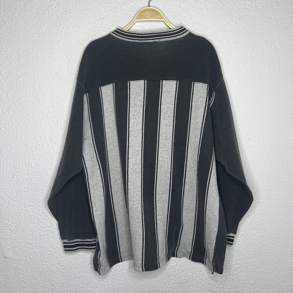 Nike Vintage 90s Nike Sweatshirt Basketball Striped Spellout Logo Size US XL / EU 56 / 4 - 6 Thumbnail