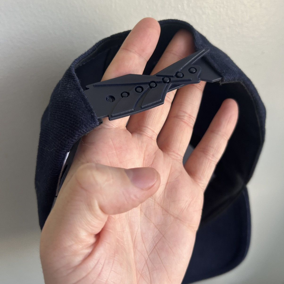Reebok 90s Y2k Classic Vector Logo FLOCKED CANVAS SNAPBACK CAP NAVY Size ONE SIZE - 1 Thumbnail