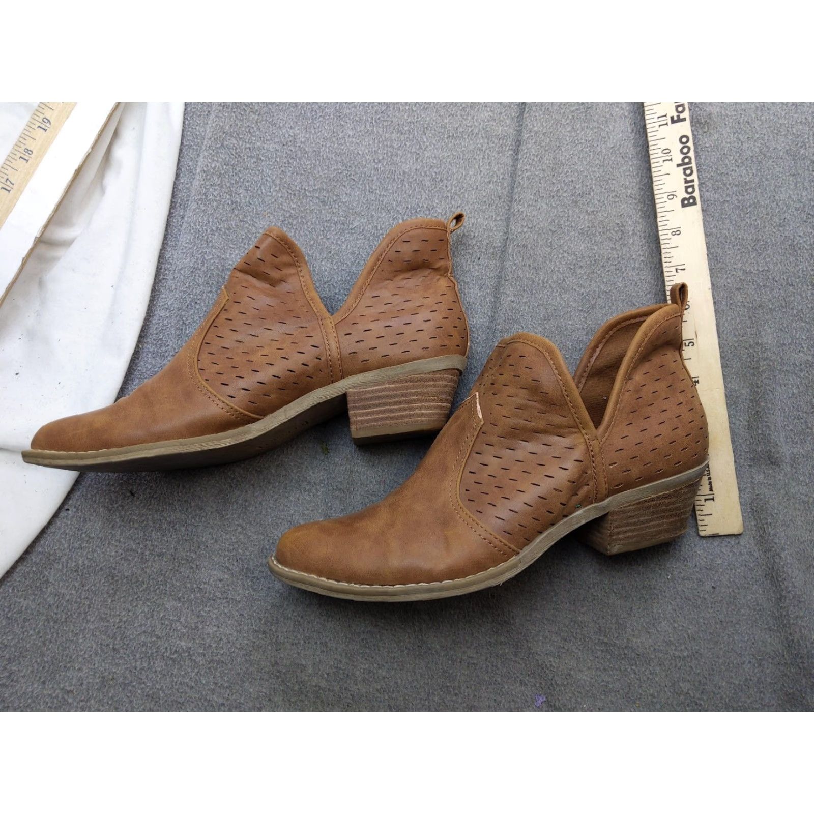Vintage Report Boots Womens Size 10 Brown Perforated Ankle Booties Block Heel Boots Casual Women’s Shoes Size US 10 / IT 40 - 2 Thumbnail