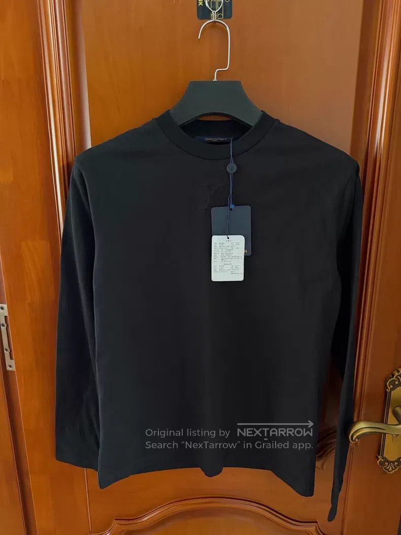 Louis Vuitton Louis Vuitton 1926 new embossed logo black long sleeves Size US XS / EU 42 / 0 - 1 Thumbnail