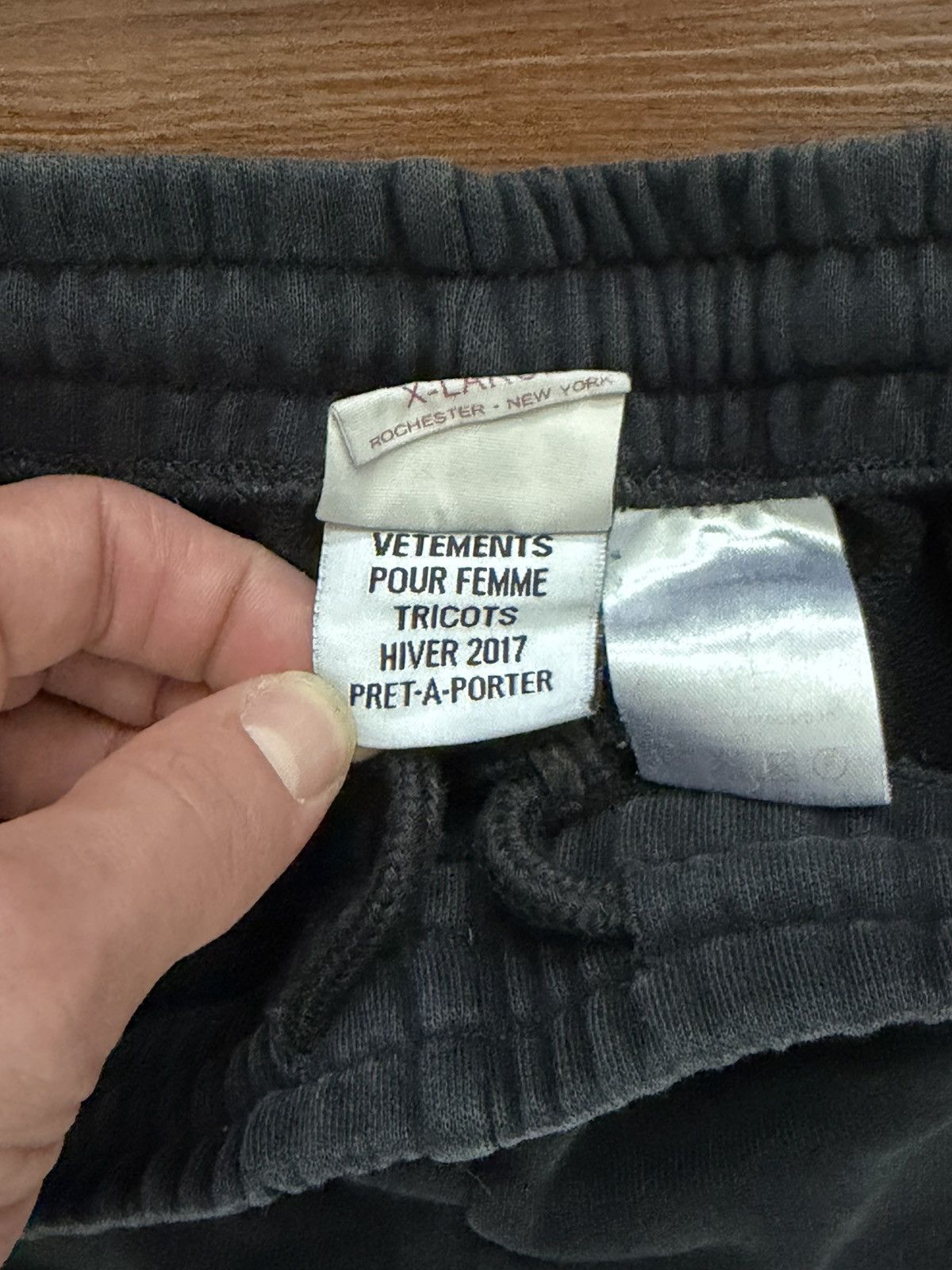 Champion × Vetements VETEMENTS X CHAMPION SWEATS Size US 44 / EU 60 - 4 Thumbnail
