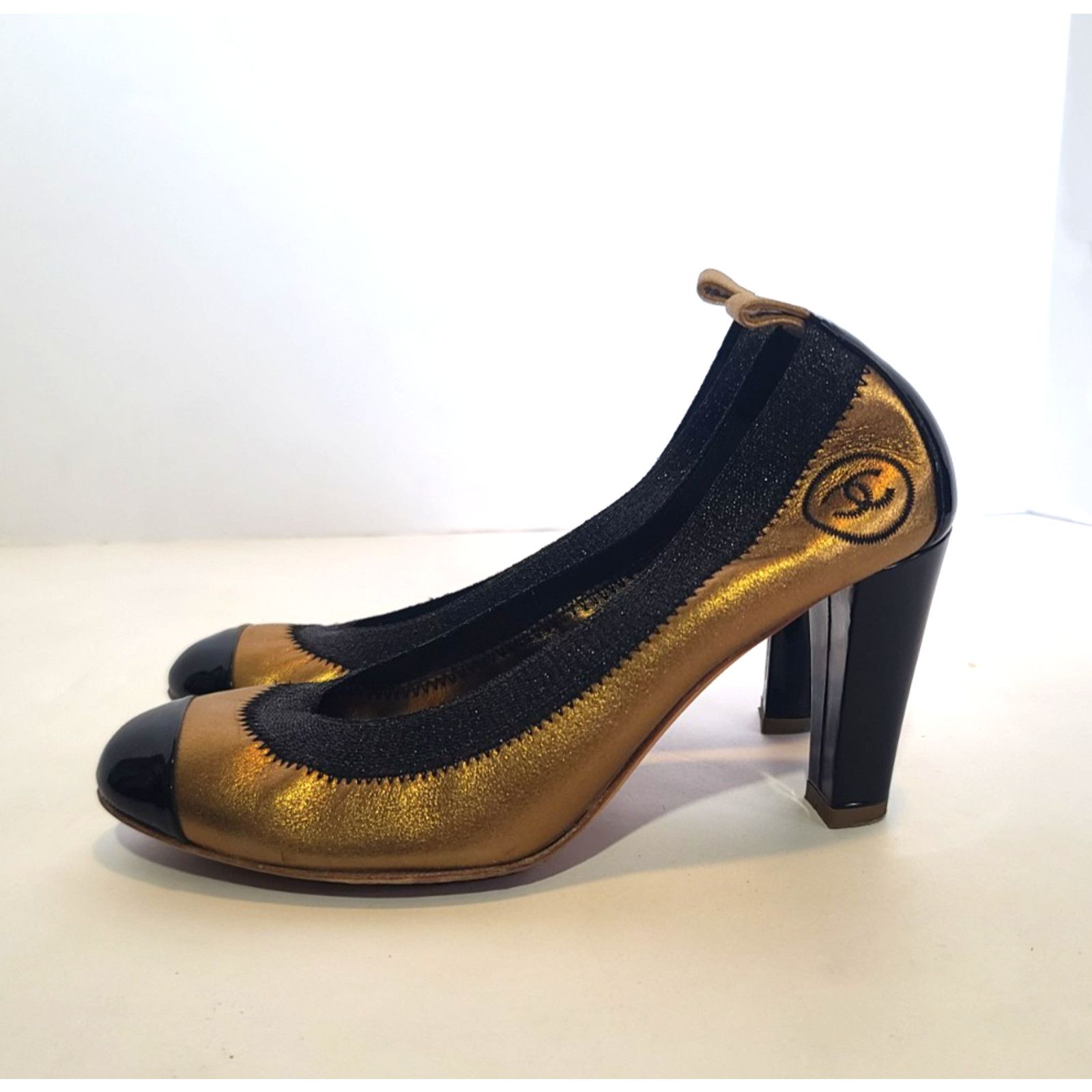 Chanel Authentic Chanel Gold Black Womens Stretch Heels EUR 36 US 6 Size US 6 / IT 36 - 2 Thumbnail