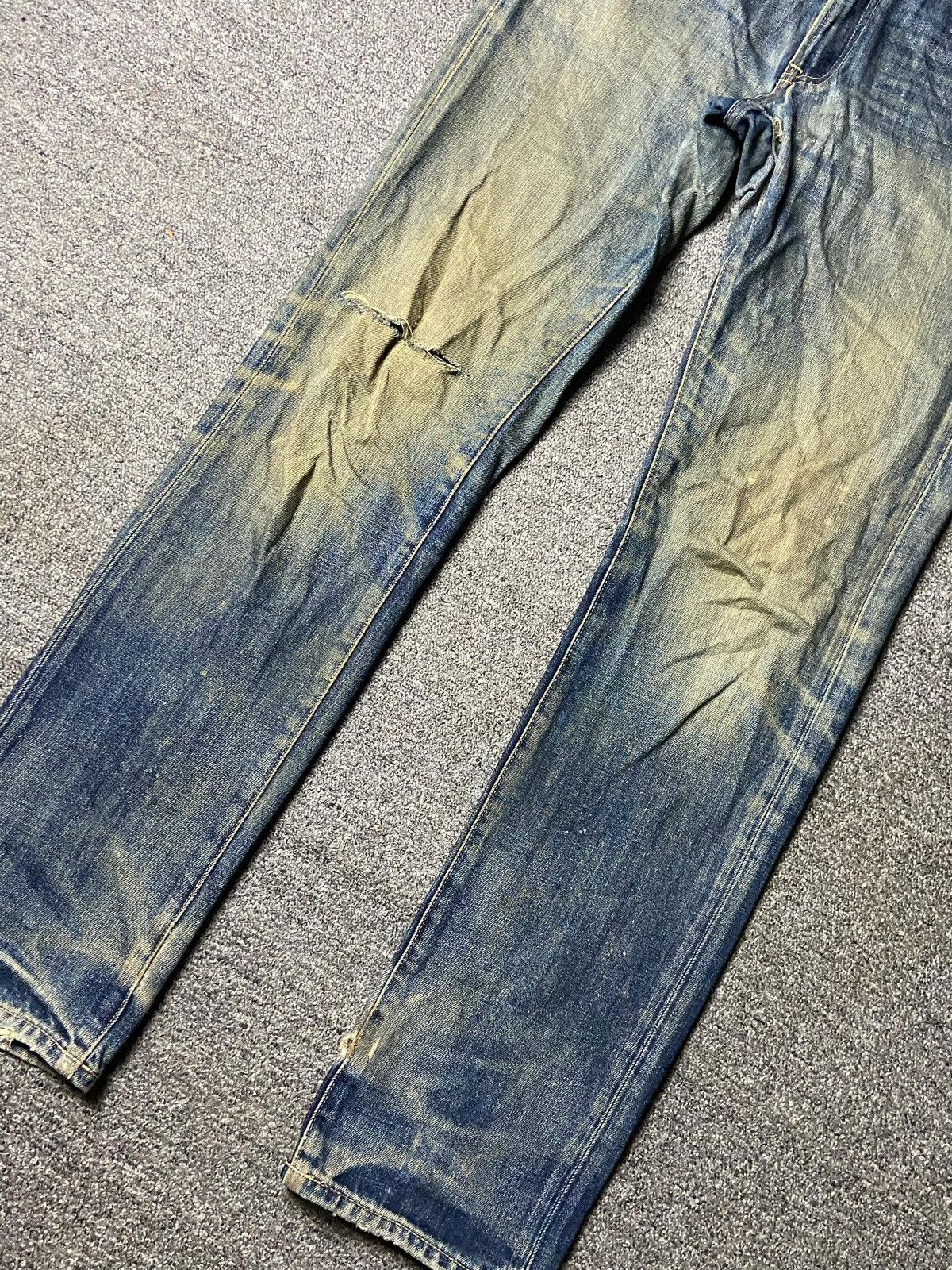 Uniqlo Uniqlo Distressed Denim Ripped Jeans (148) Size US 33 - 10 Thumbnail