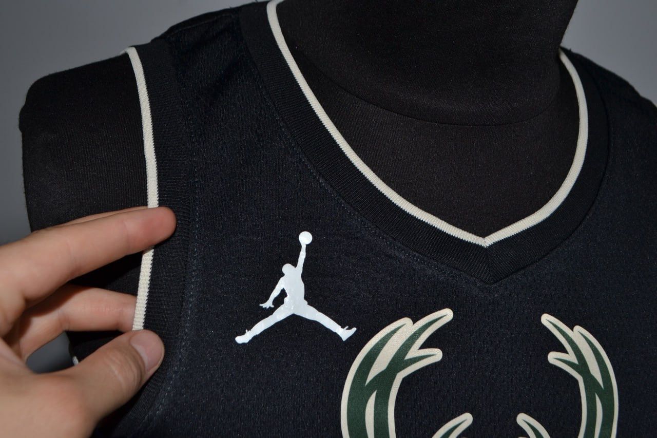 NBA NIKE Milwaukee Bucks Giannis Antetokounmpo Jersey Undershirt Size US L / EU 52-54 / 3 - 9 Thumbnail